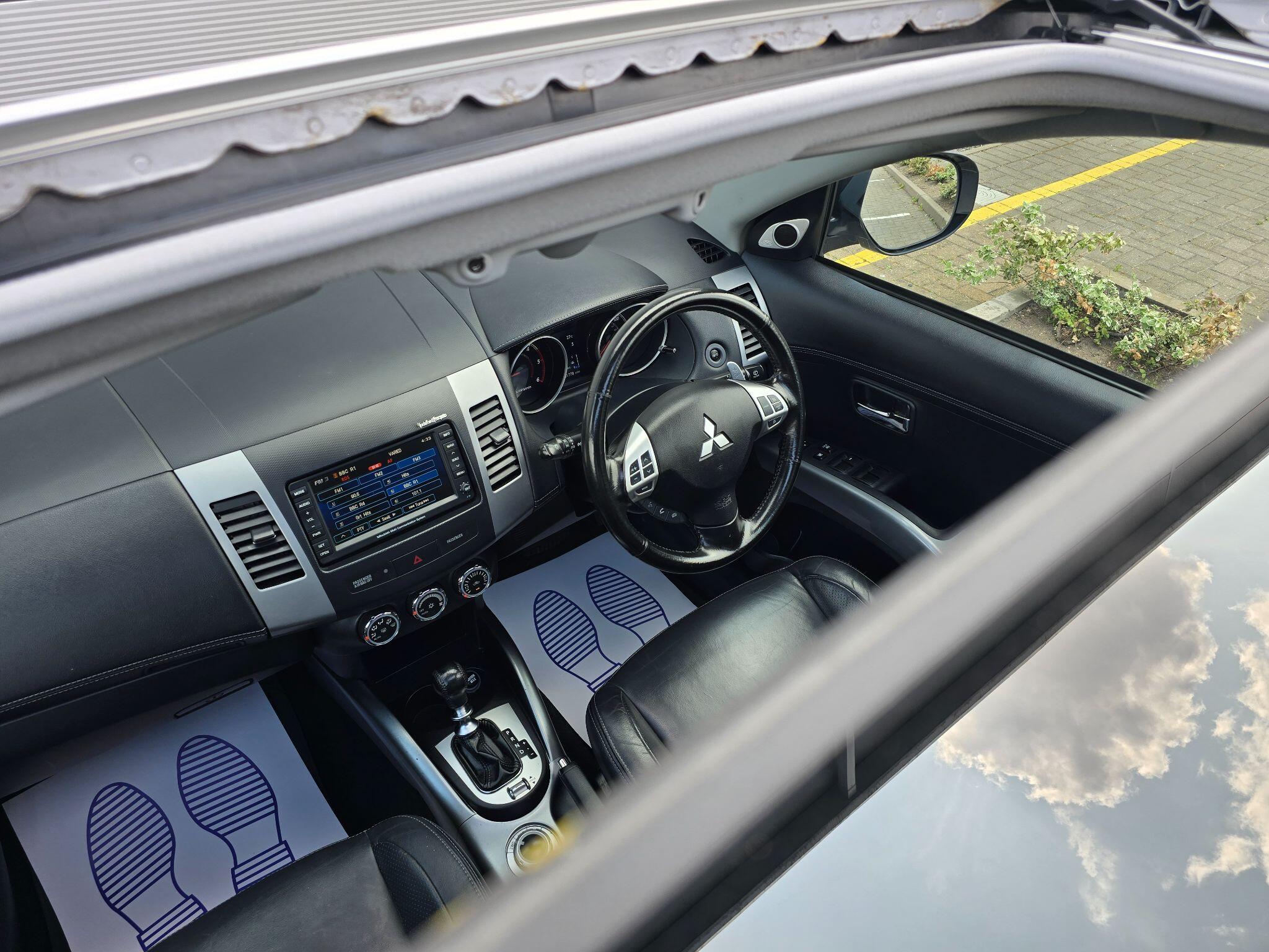 Mitsubishi Outlander view 10