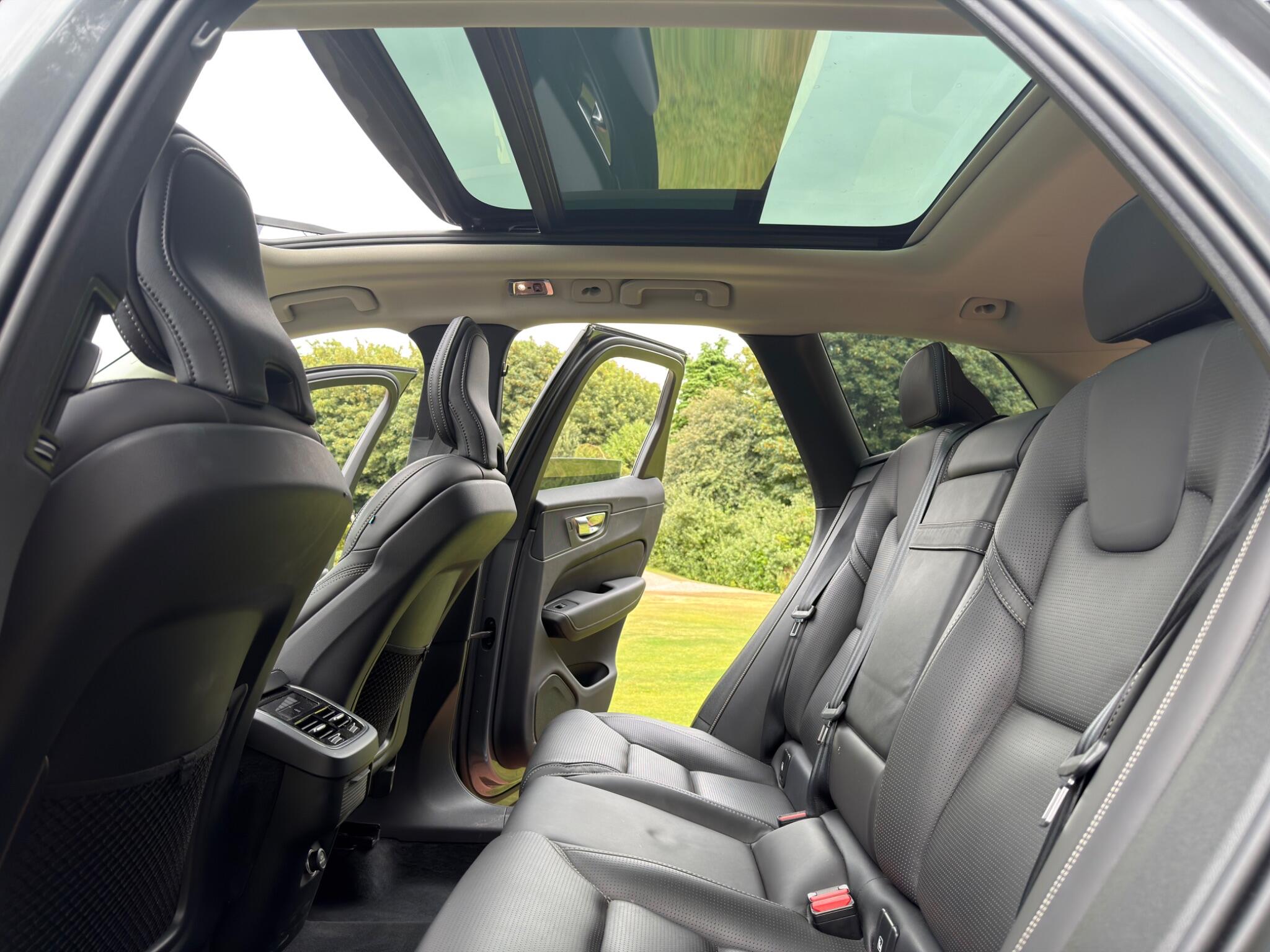Volvo XC60 view 8