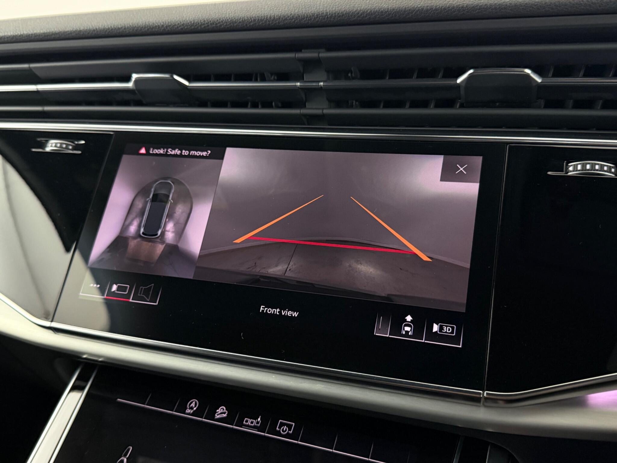 Audi Q7 view 28