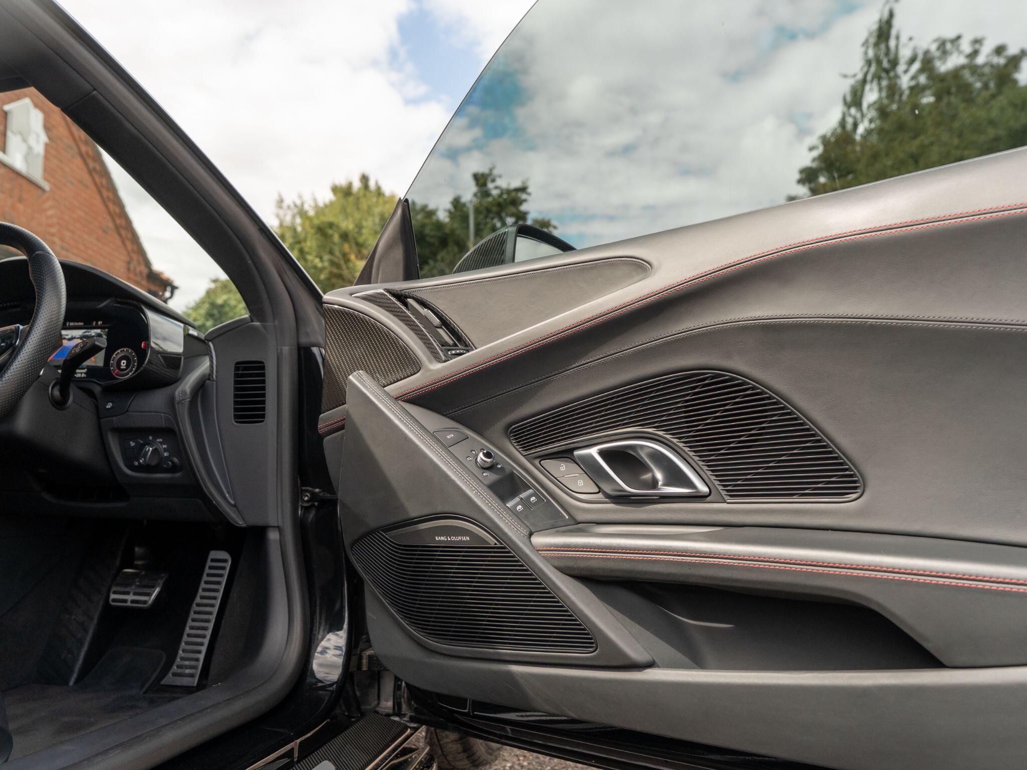 Audi R8 view 40