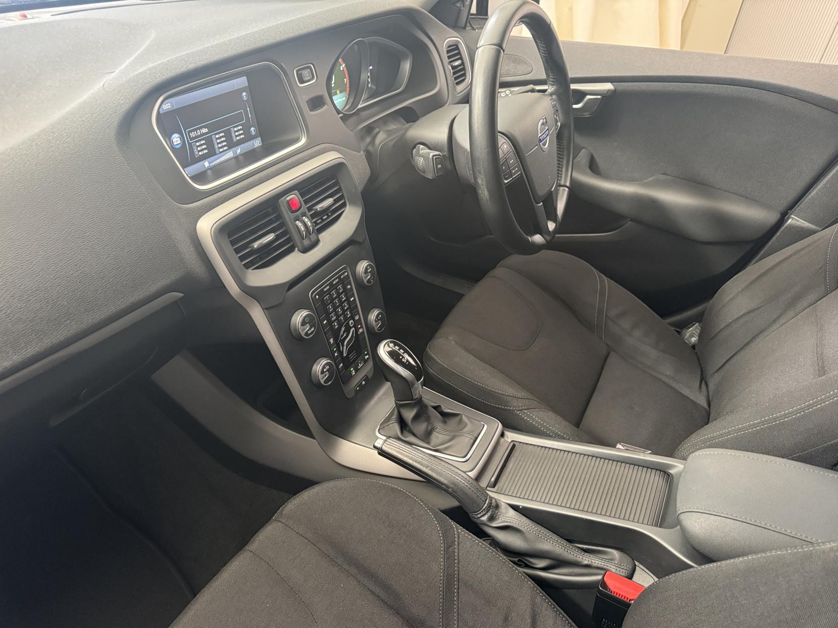 Volvo V40 view 52