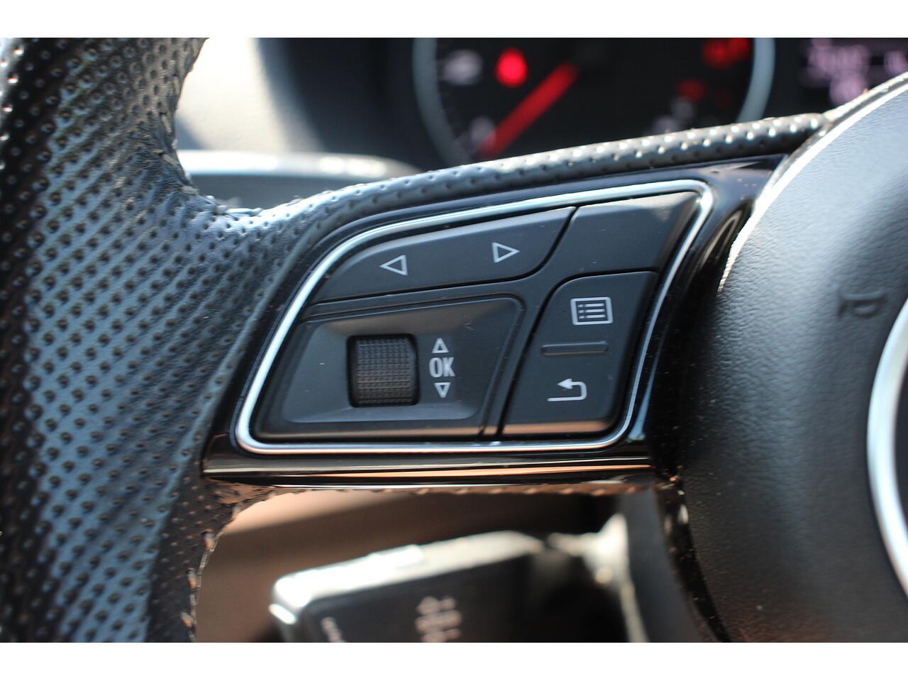 Audi Q2 view 25