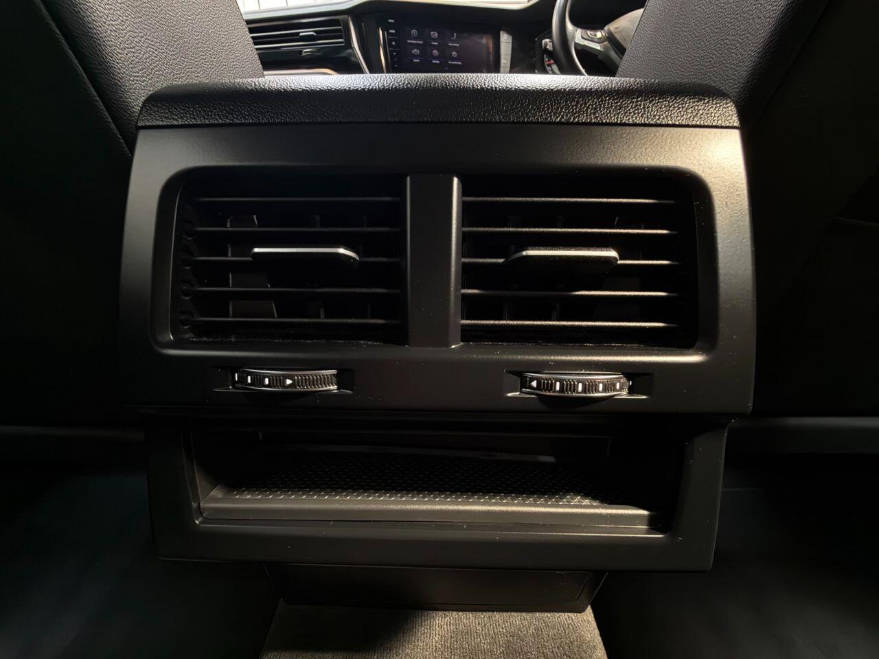 Volkswagen Touareg view 20