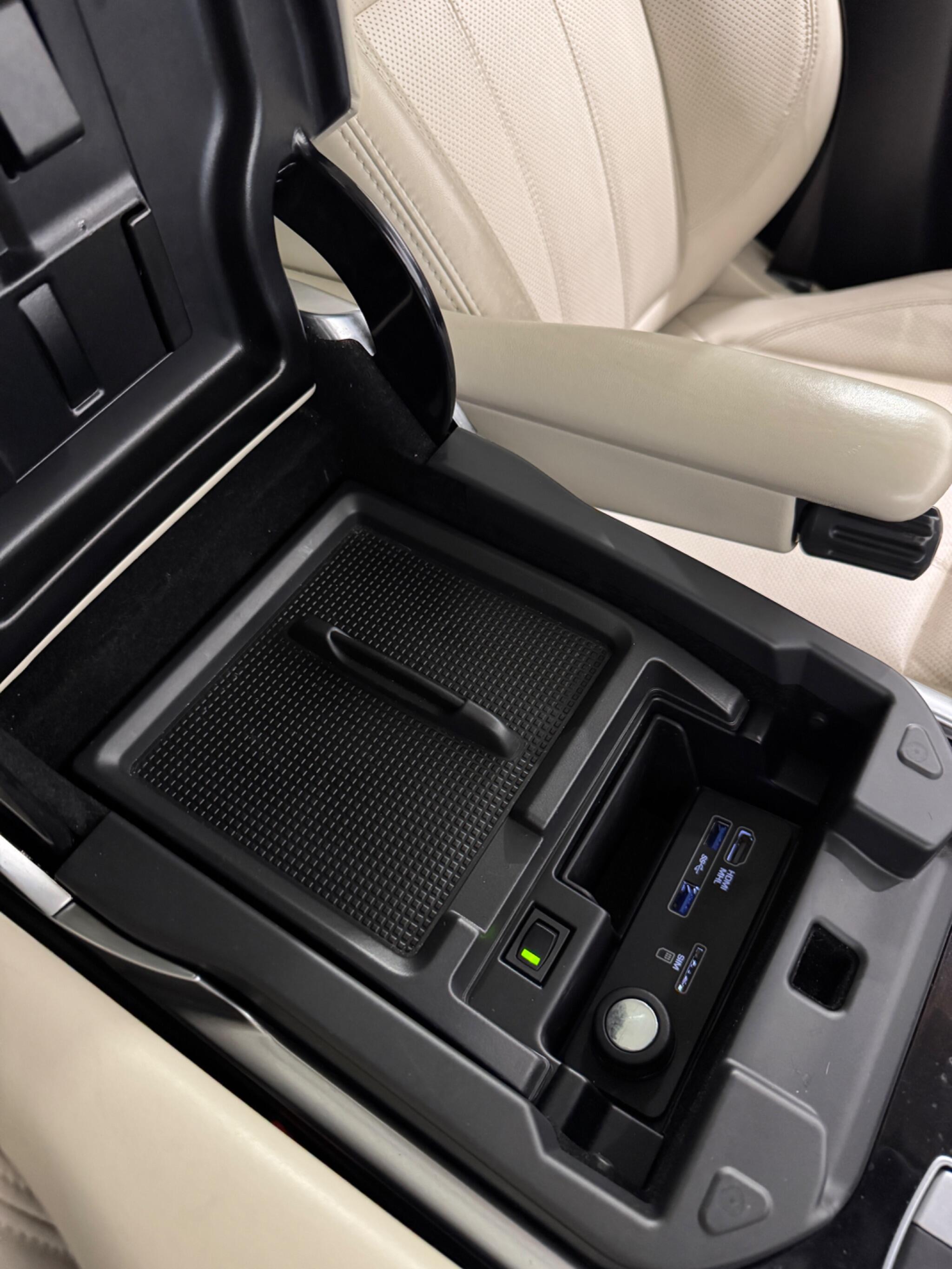 Land Rover Range Rover Sport view 32