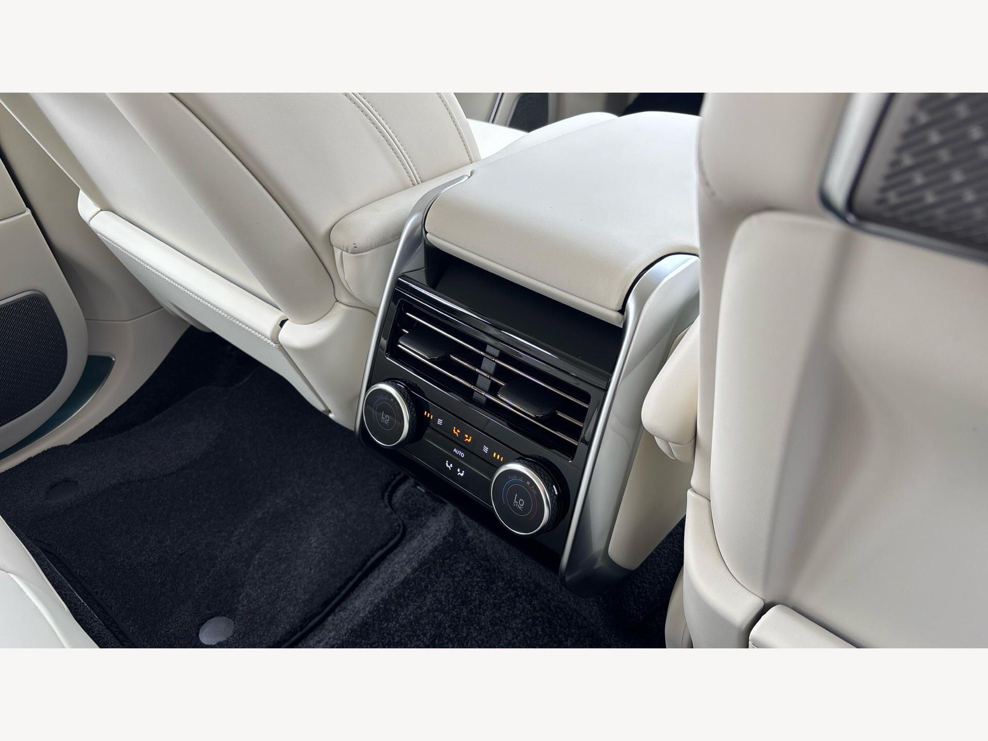 Land Rover Range Rover view 22