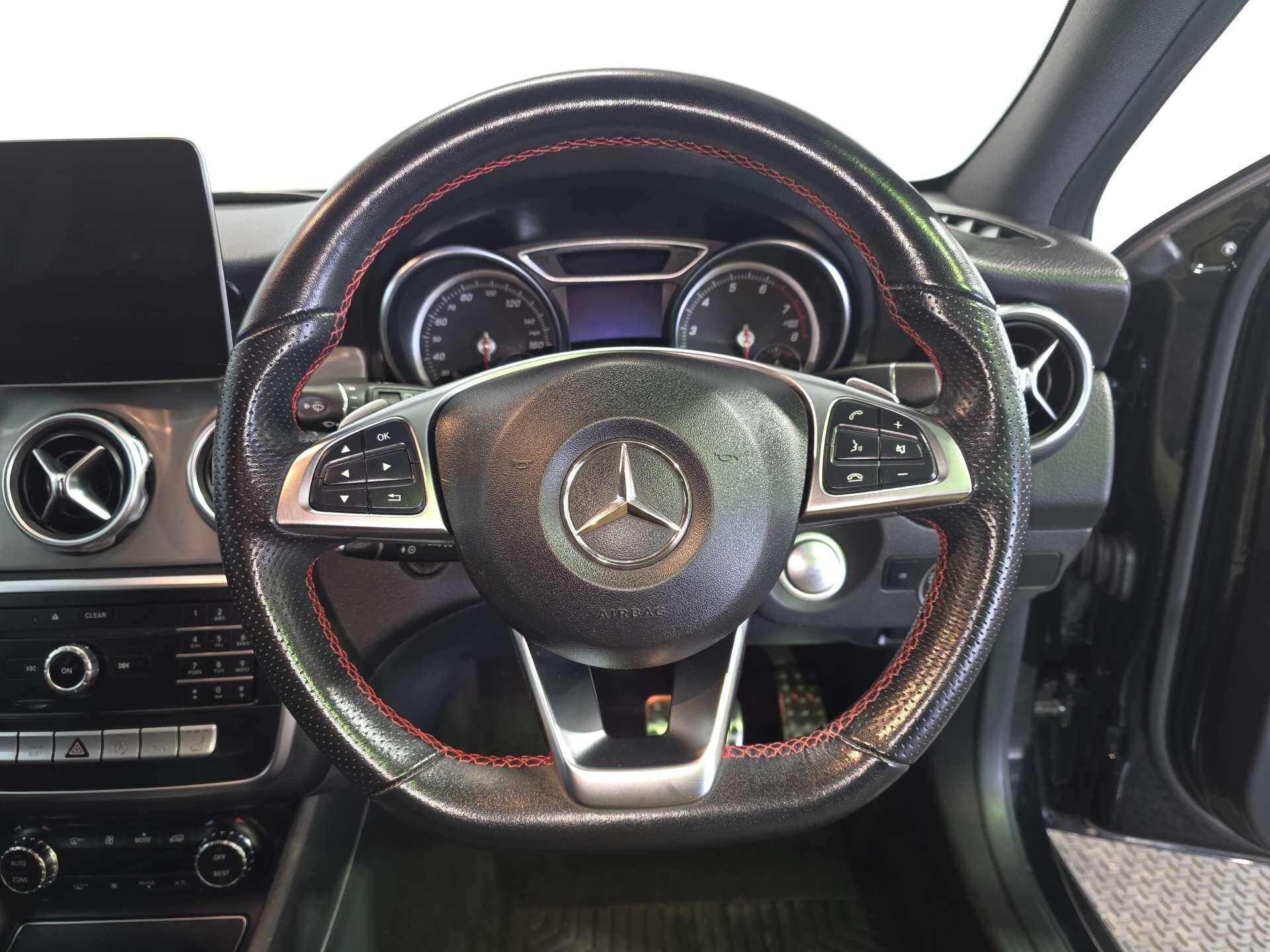 Mercedes-Benz GLA view 19