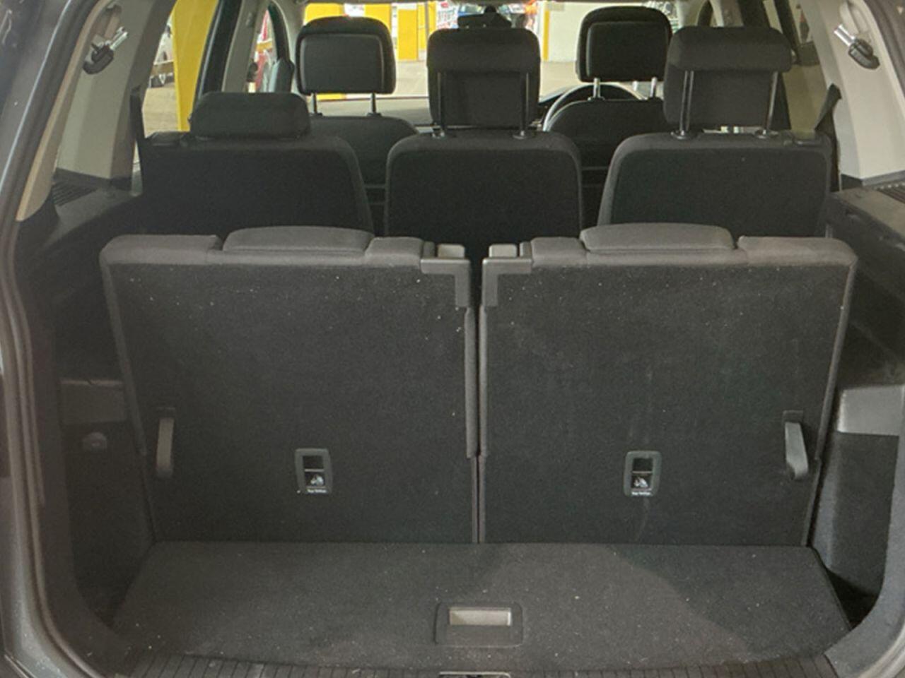 Volkswagen Touran view 7