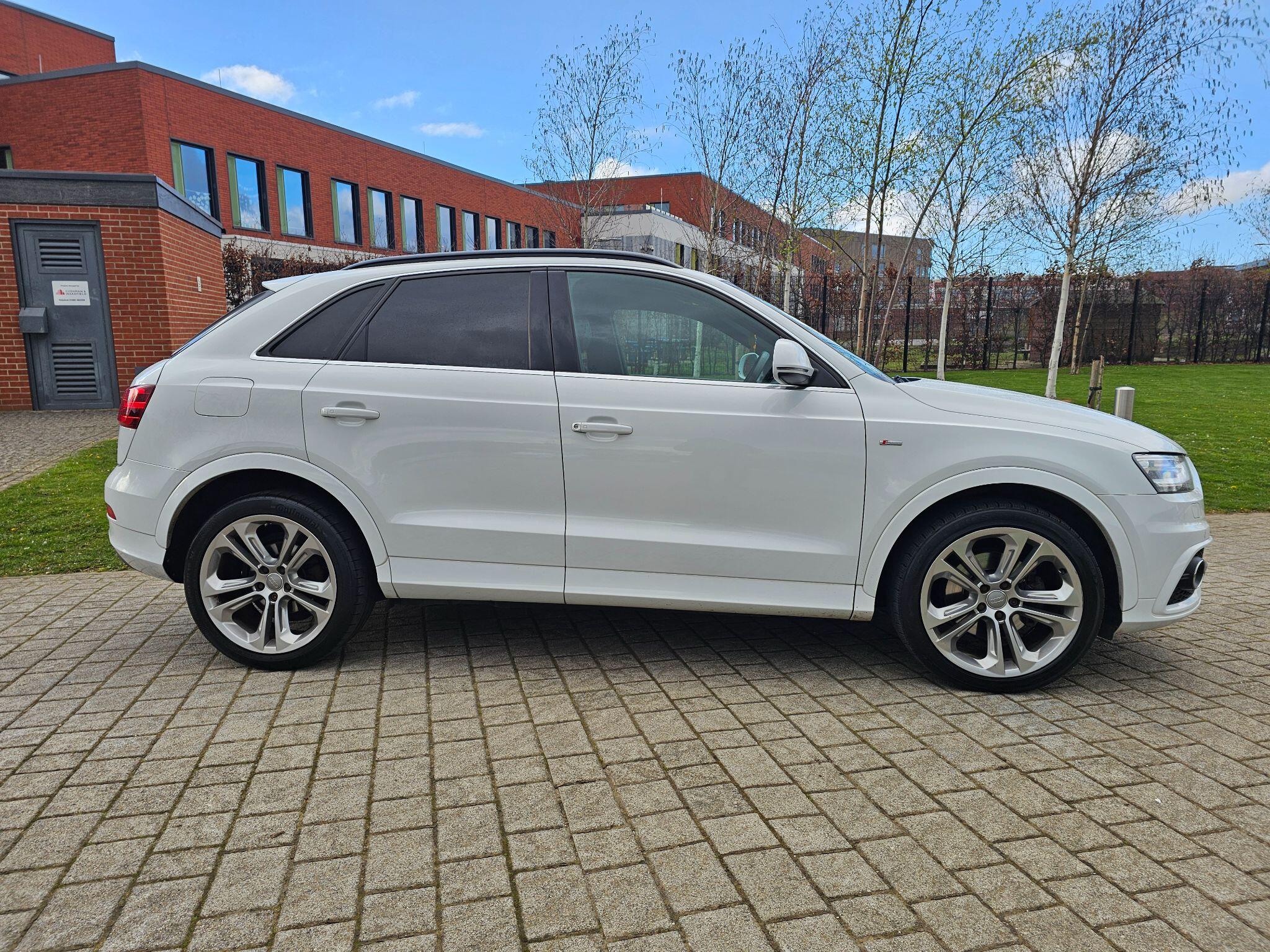 Audi Q3 view 3