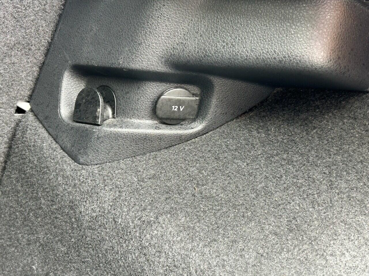 Volkswagen Golf view 18