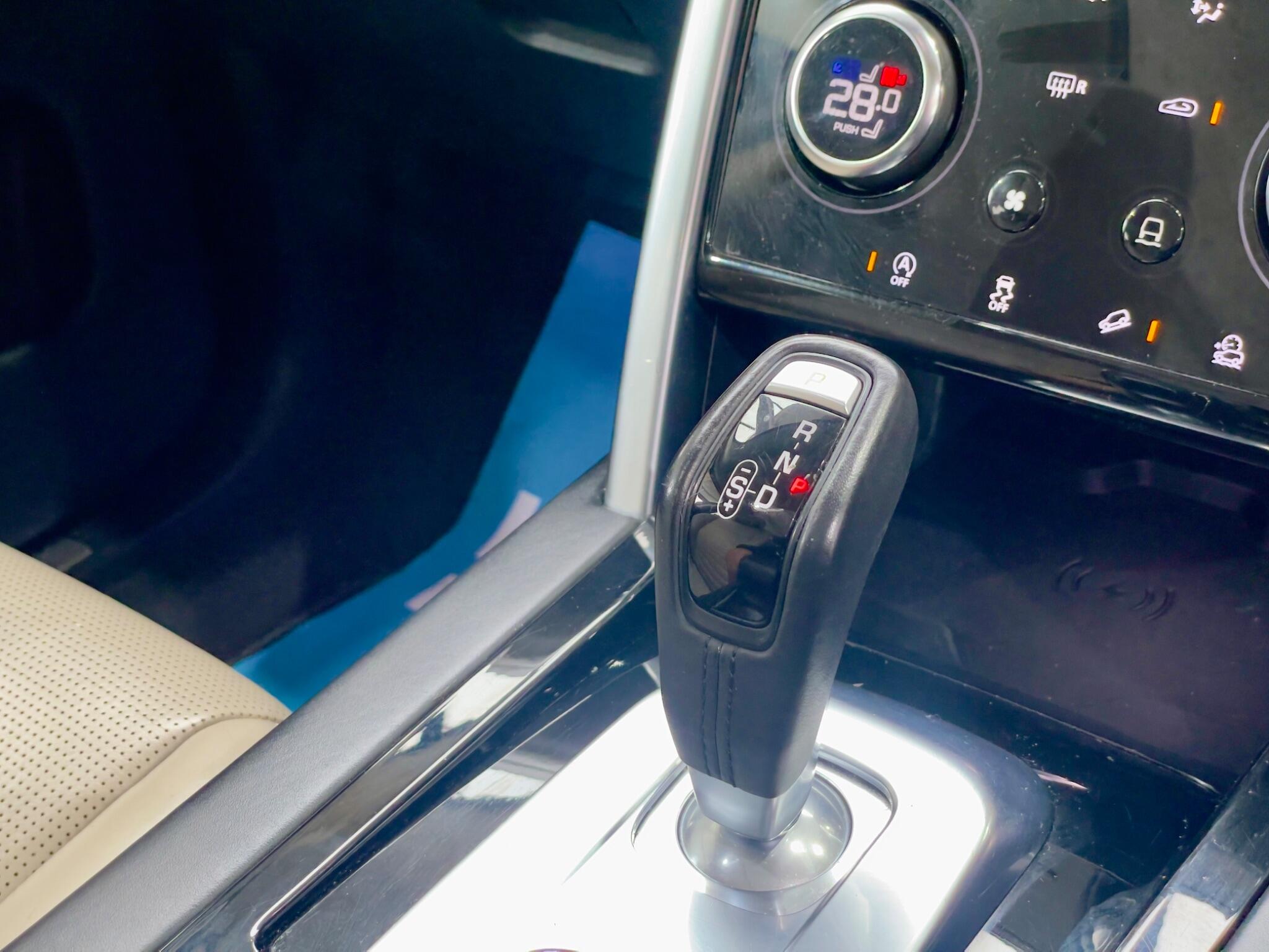 Land Rover Discovery Sport view 72