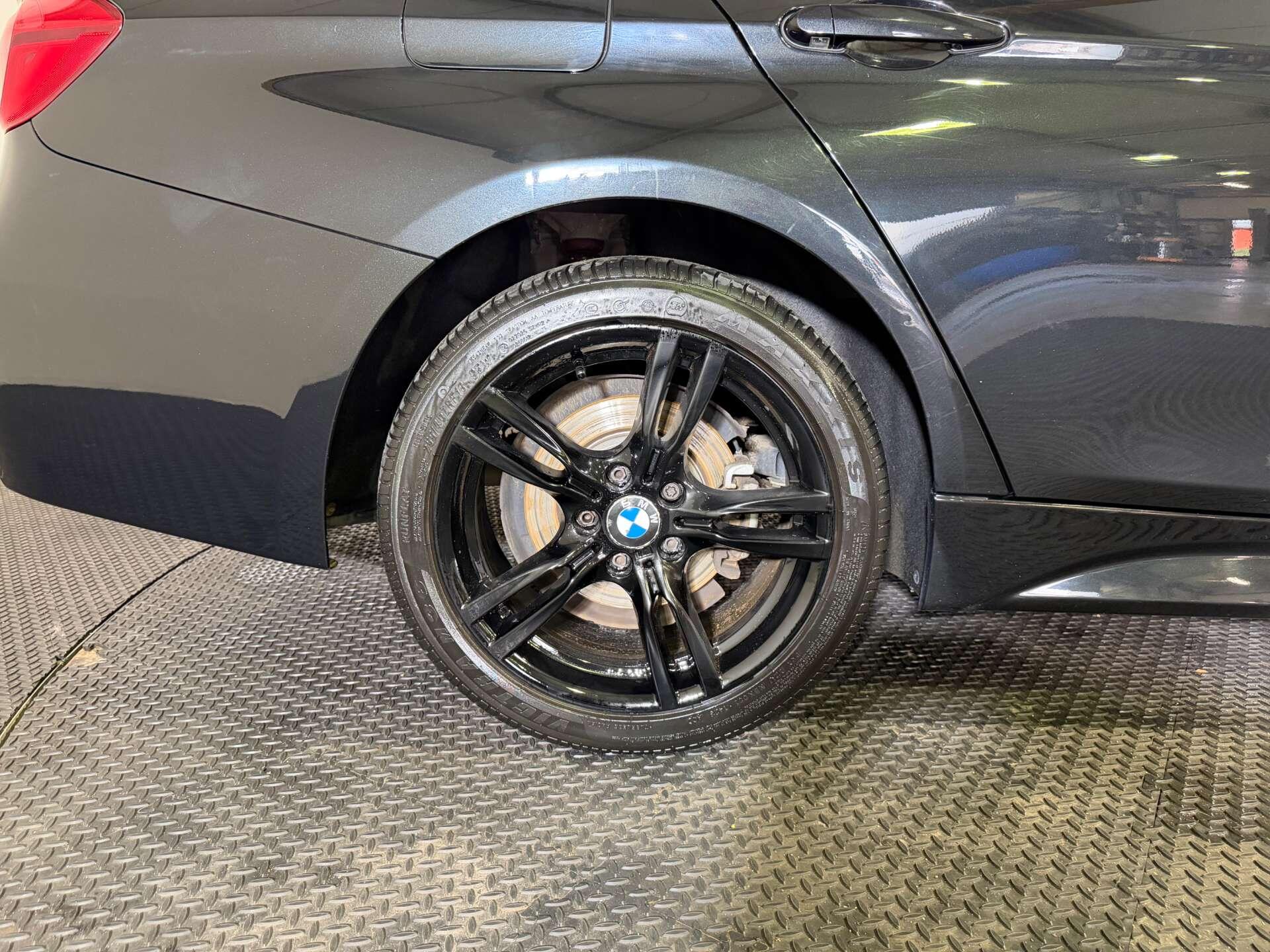 BMW 3 Series view 54