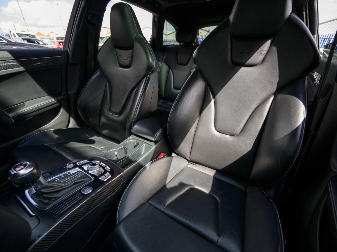 Audi RS4 view 16