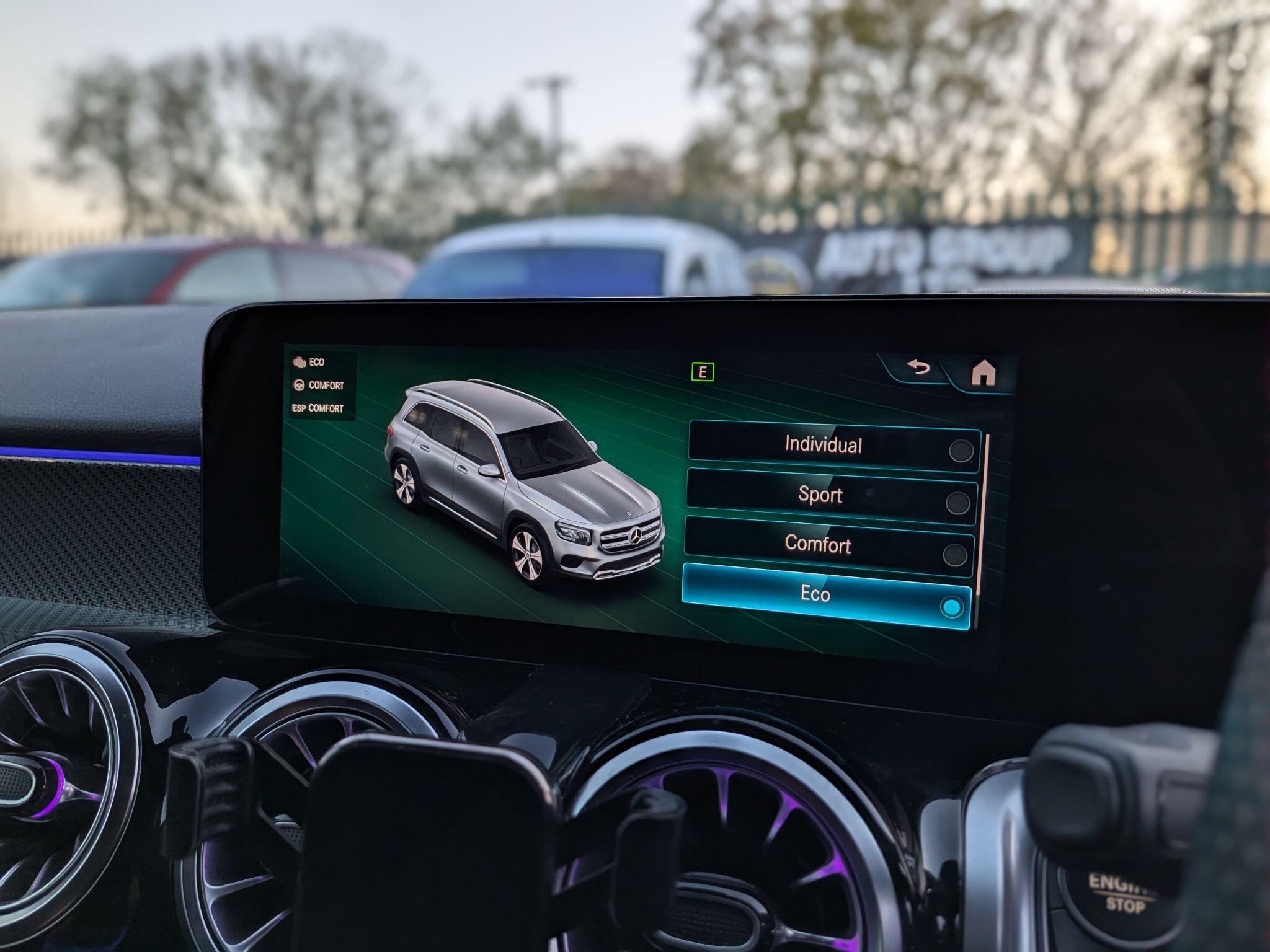 Mercedes-Benz GLB view 56