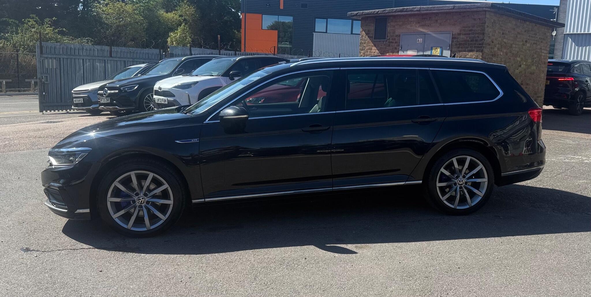 Volkswagen Passat view 8