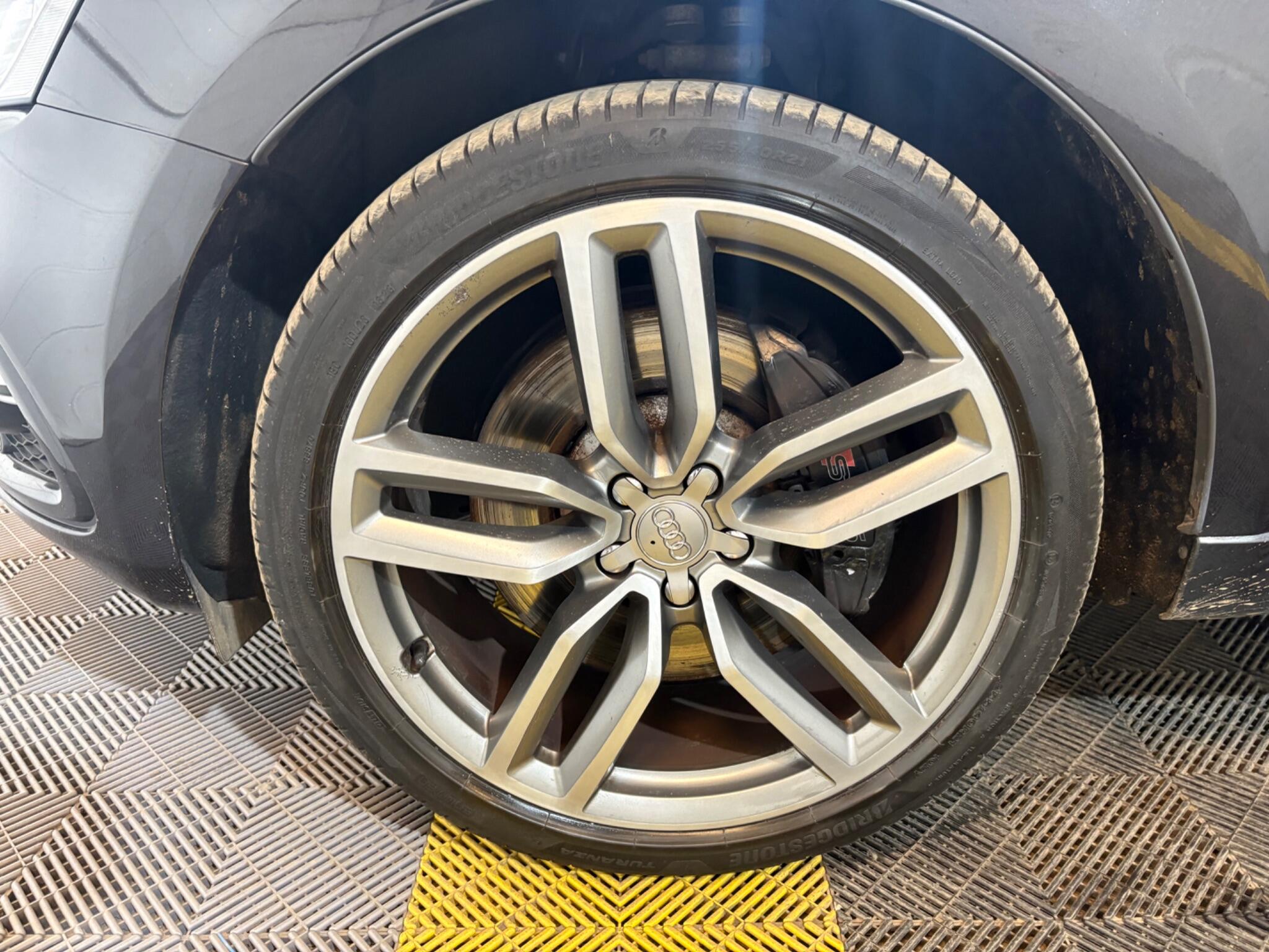 Audi SQ5 view 44