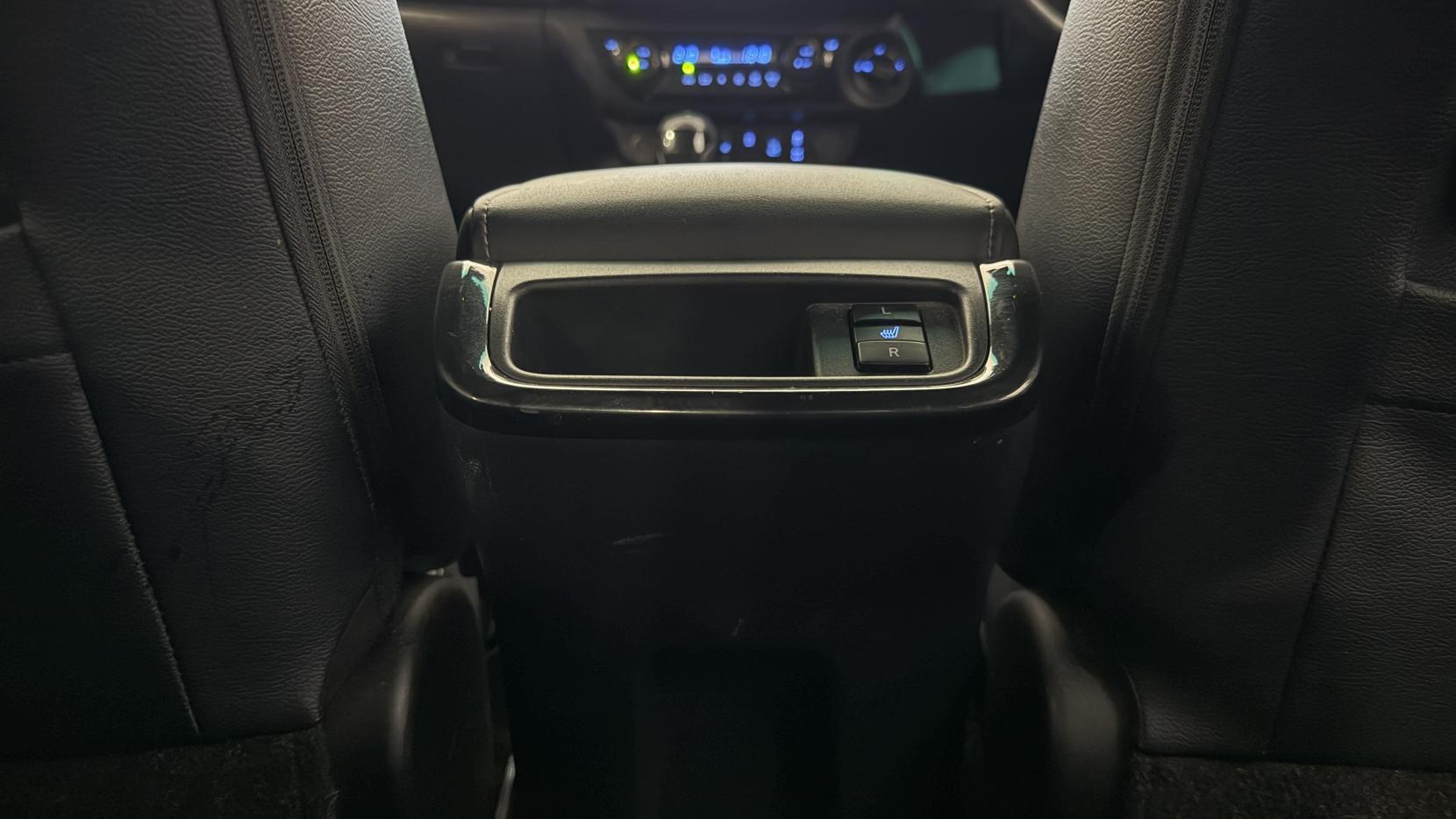 Toyota Hilux view 31