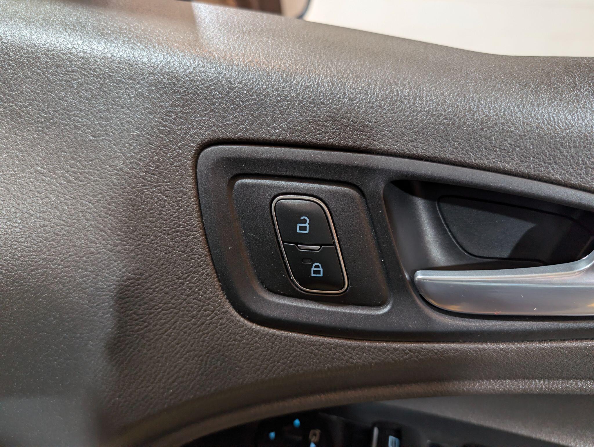Ford Grand Tourneo Connect view 43
