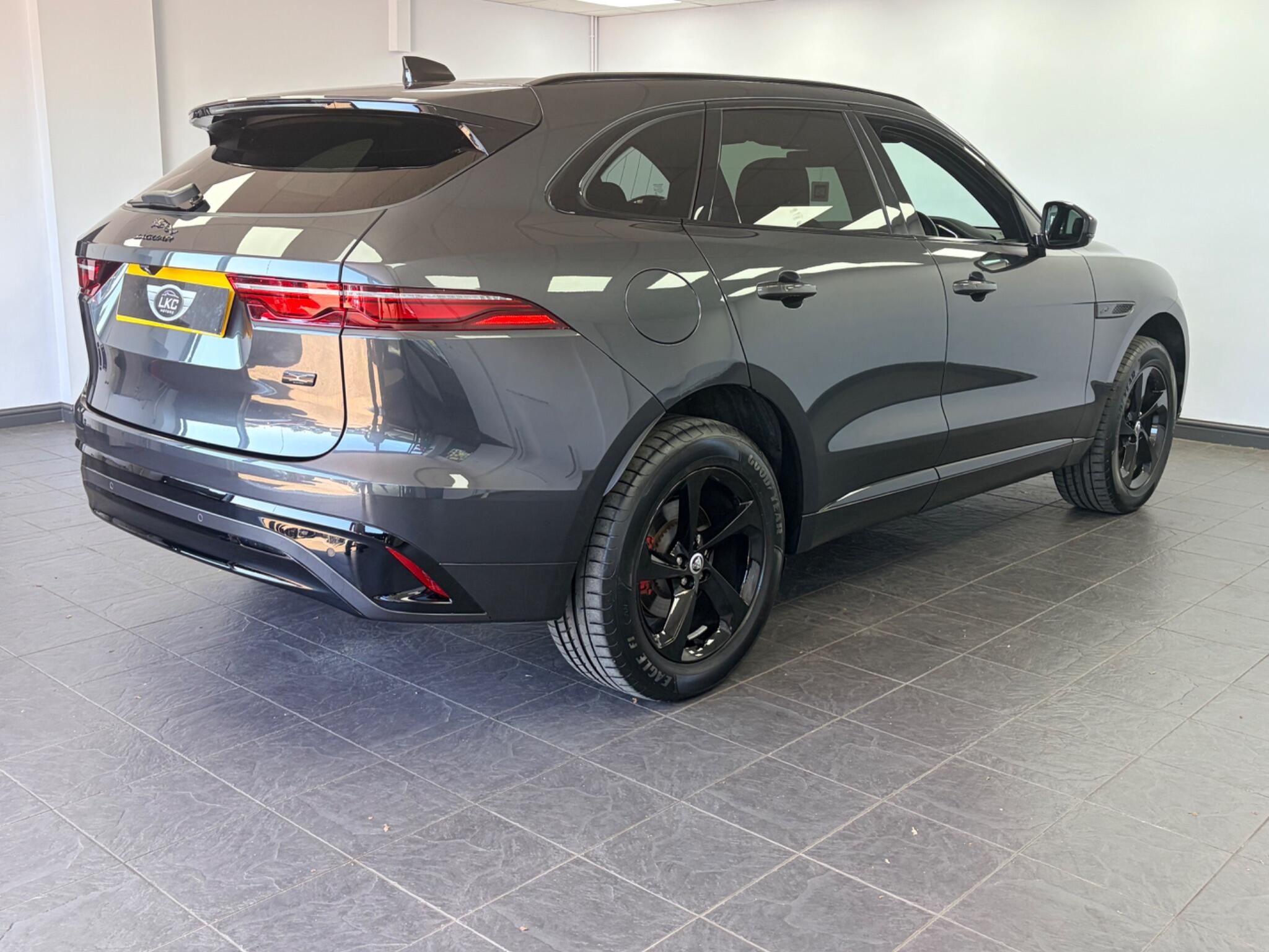 Jaguar F-Pace view 7