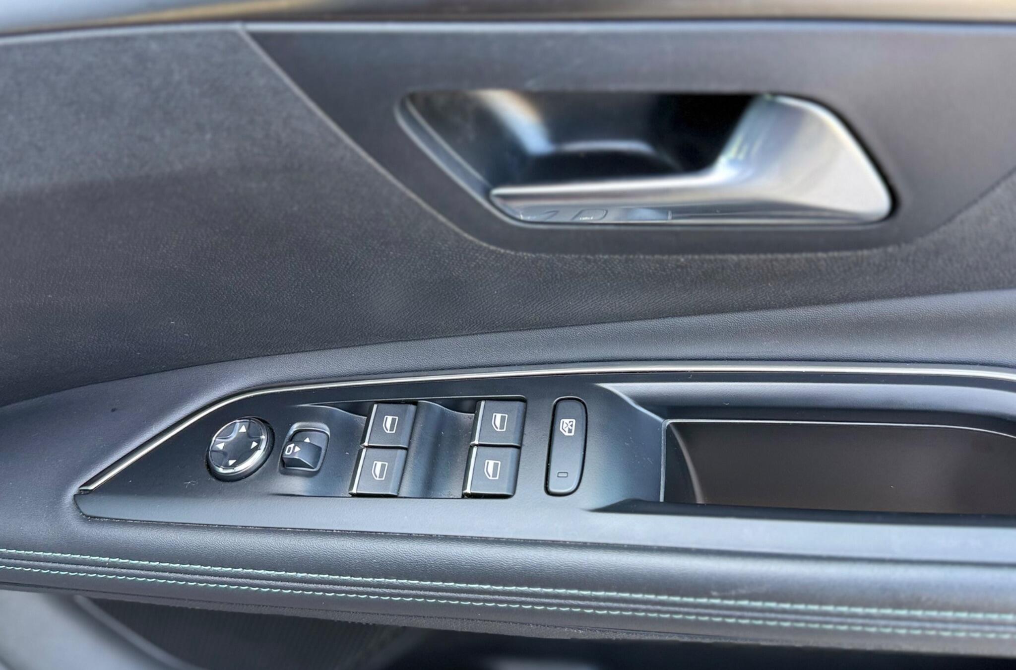 Peugeot 5008 view 16