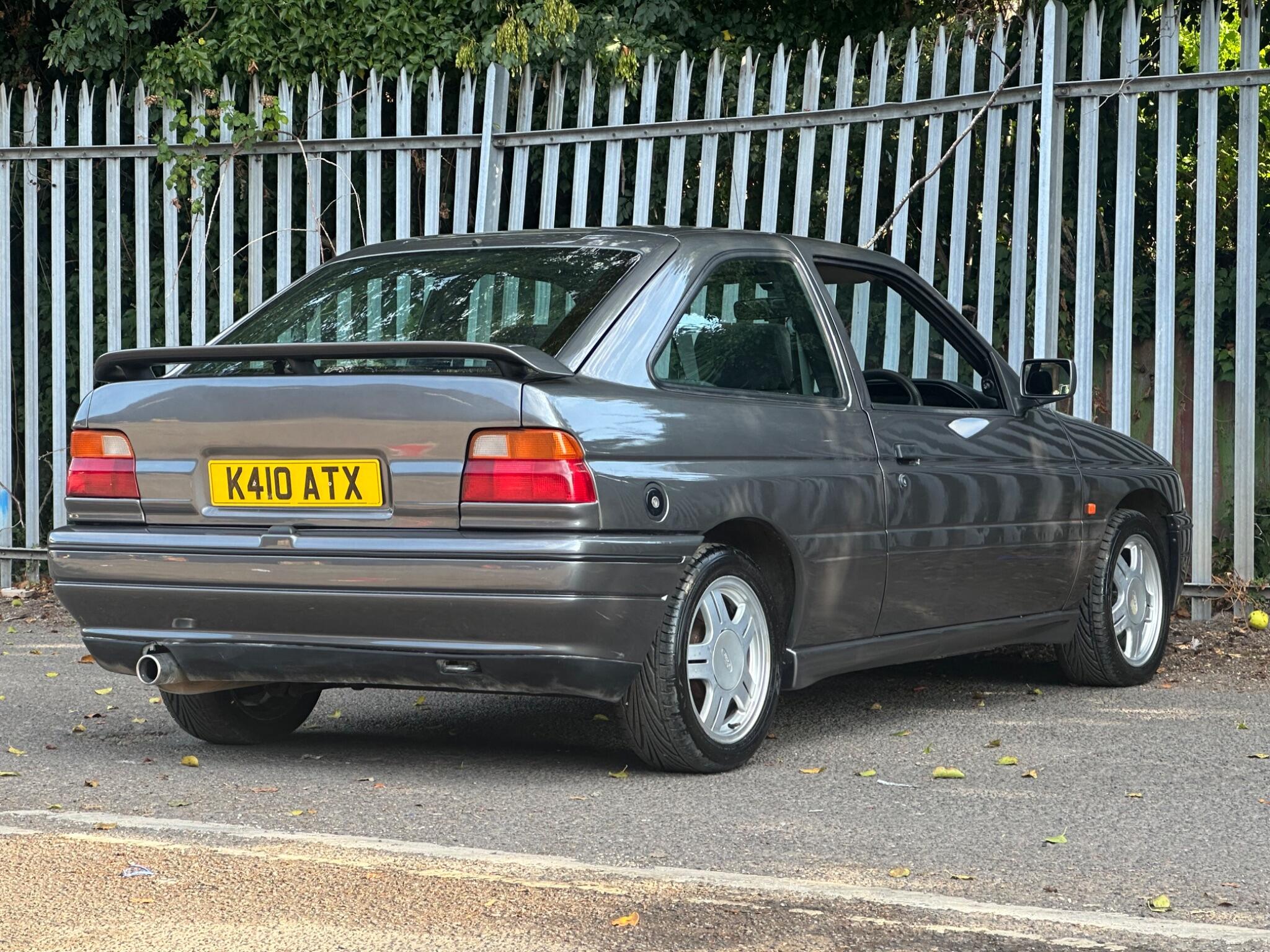 Ford Escort view 11
