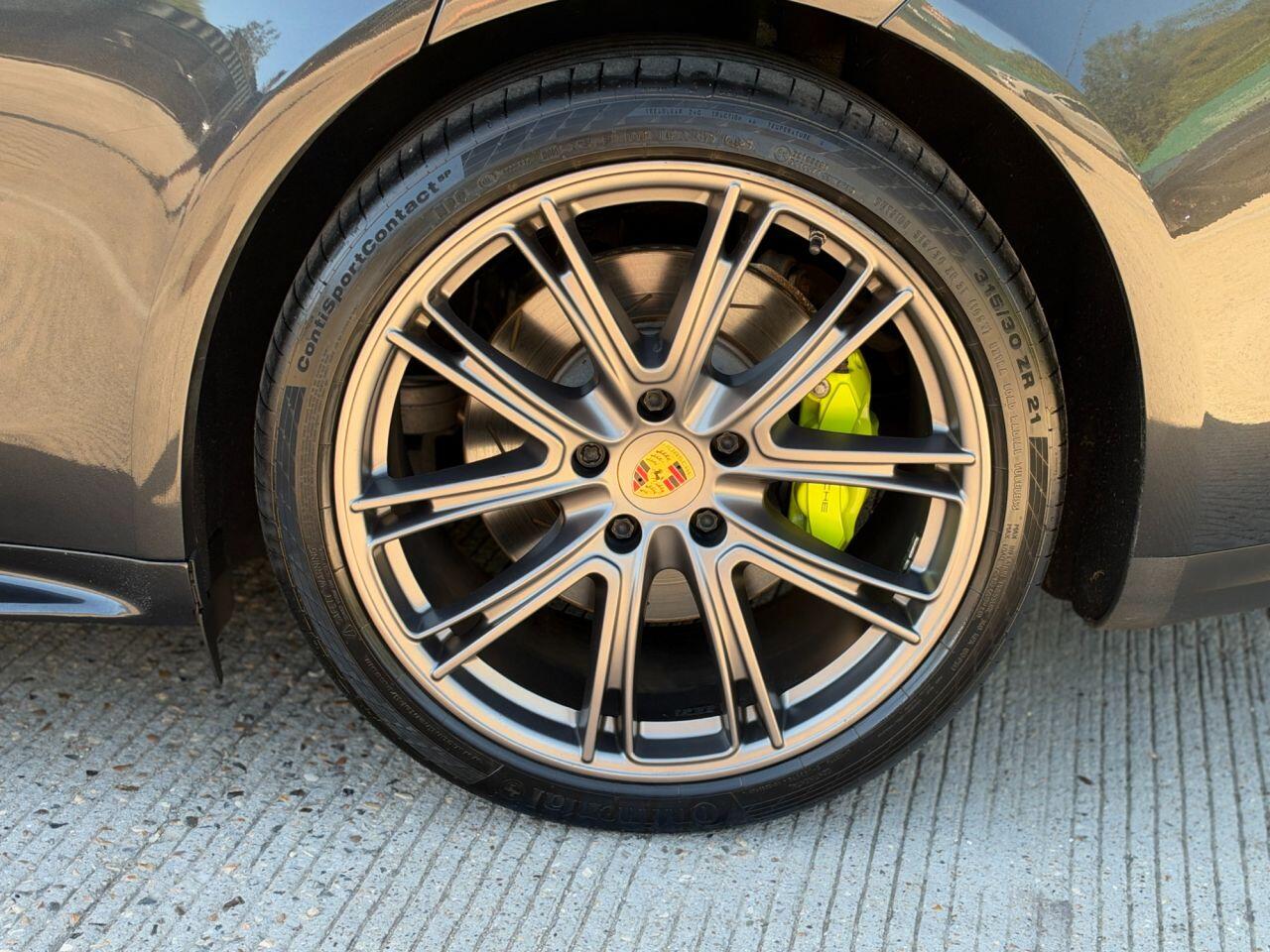 Porsche Panamera view 13