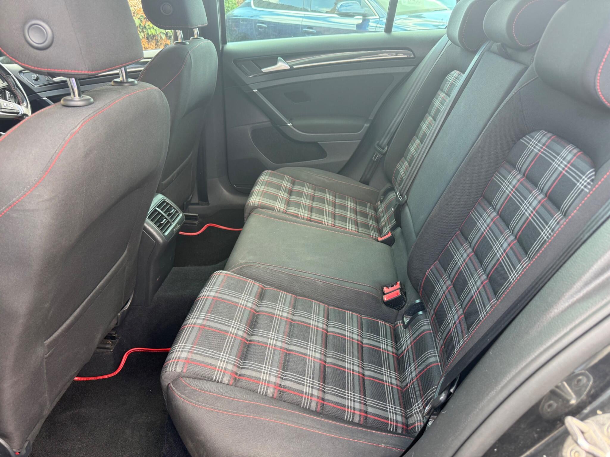 Volkswagen Golf view 21