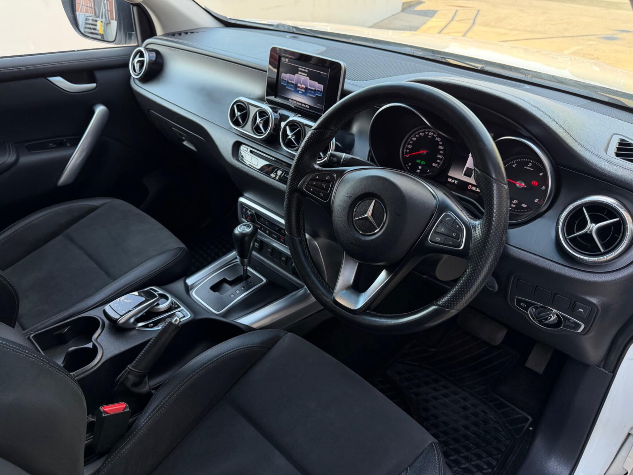 Mercedes-Benz X-Class view 4