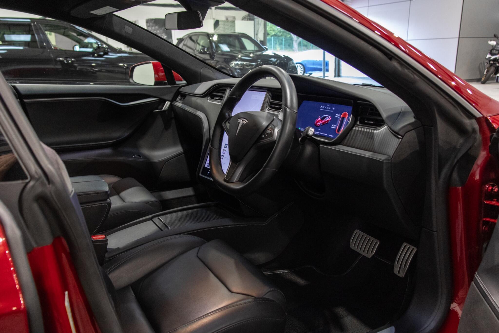 Tesla Model S view 12