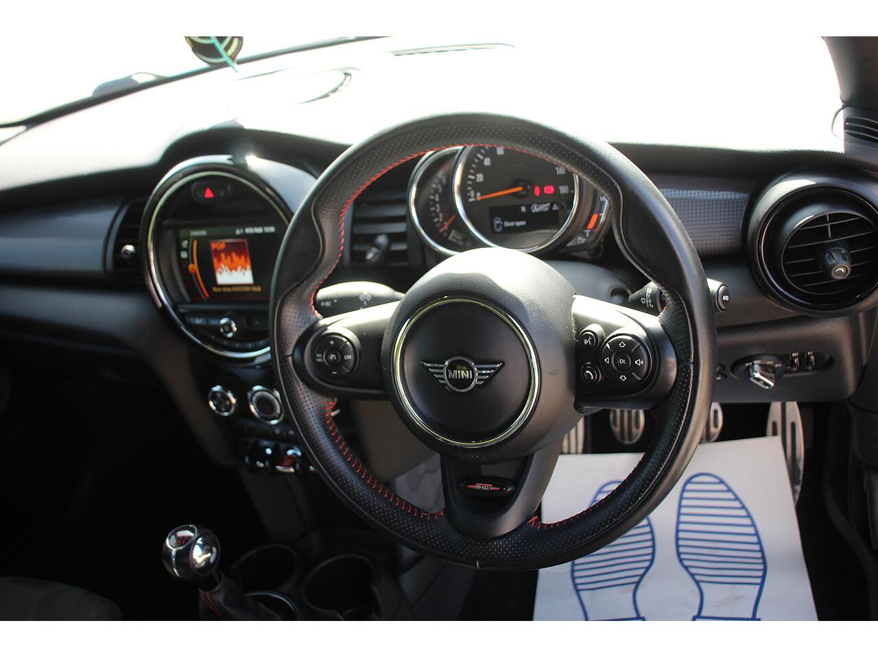 Mini Cooper view 13