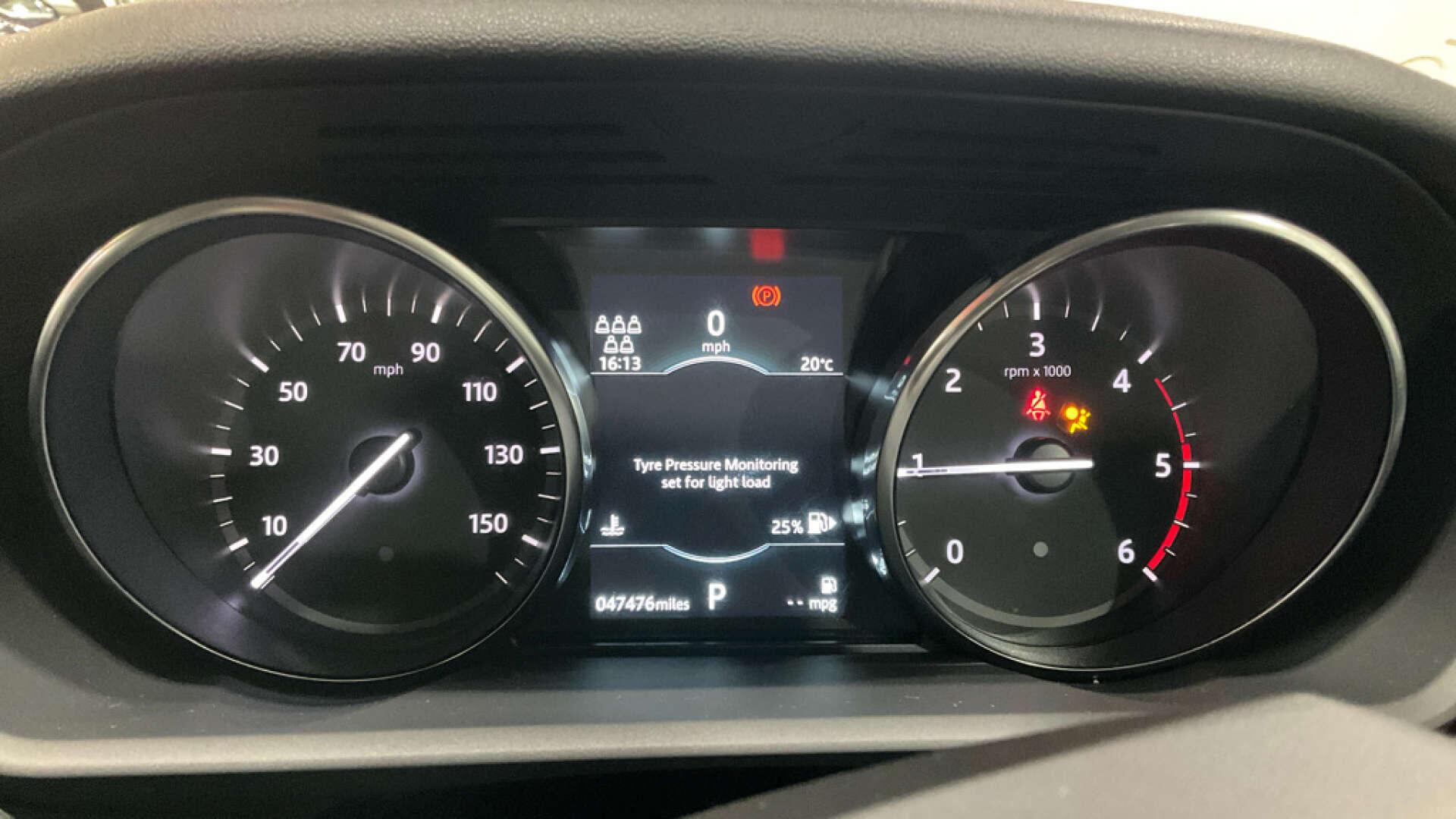 Land Rover Discovery view 10