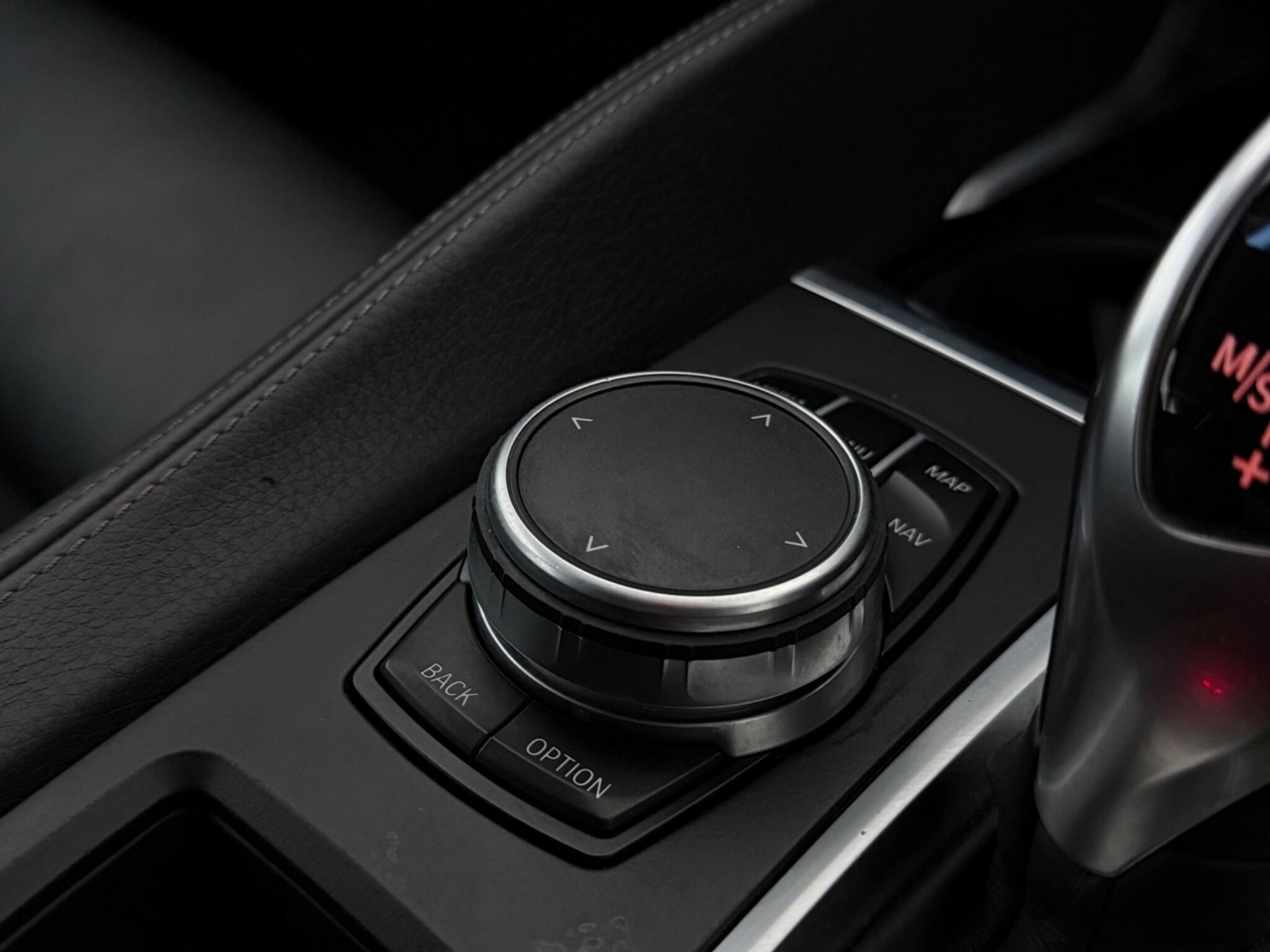 BMW X6 view 30