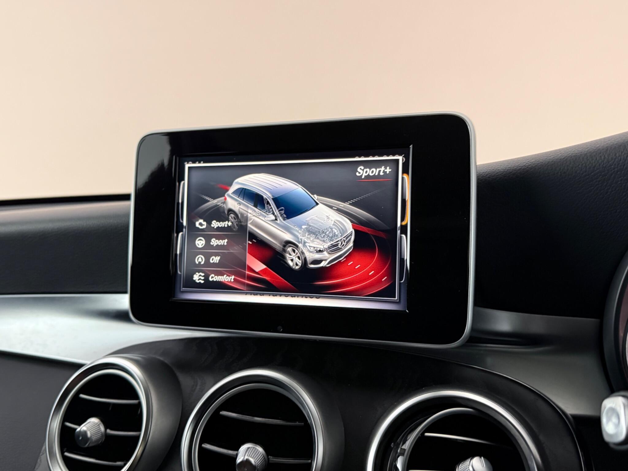 Mercedes-Benz GLC view 24