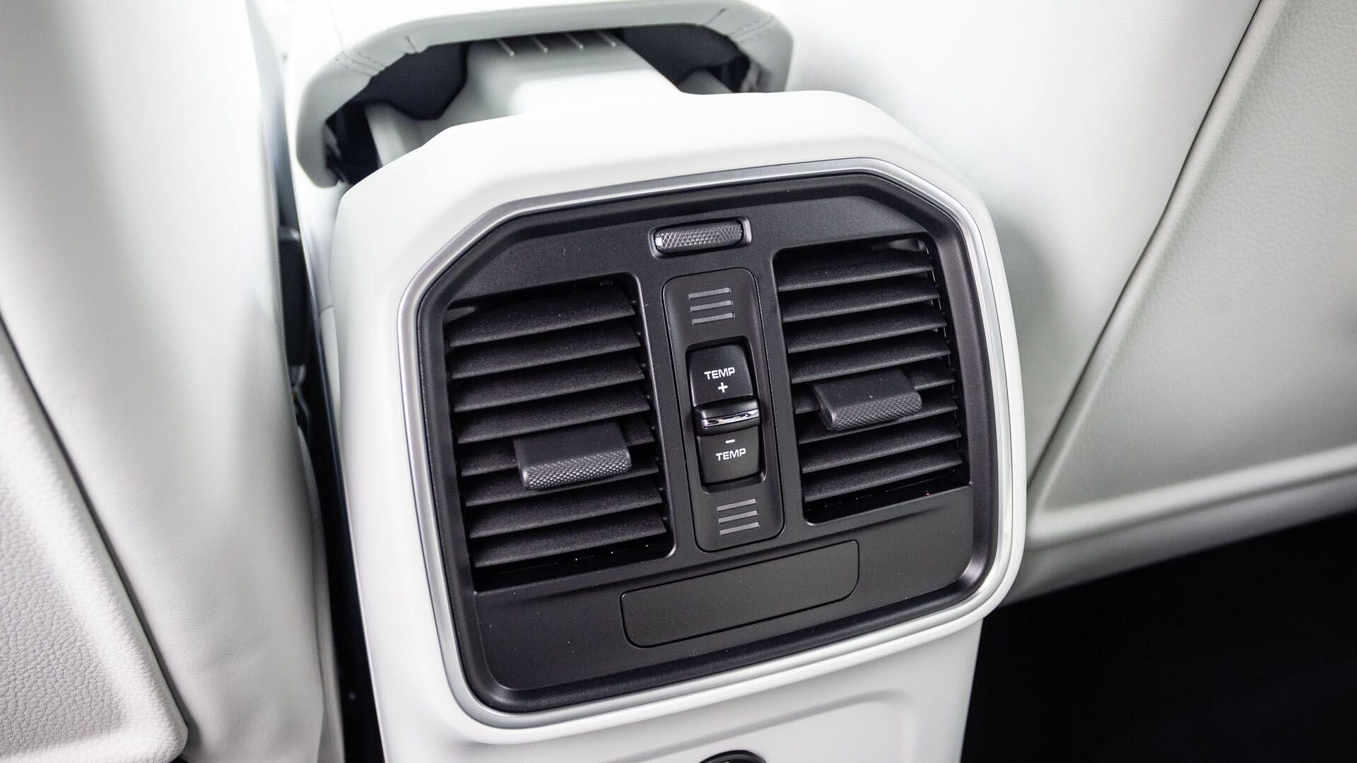 Porsche Macan view 32