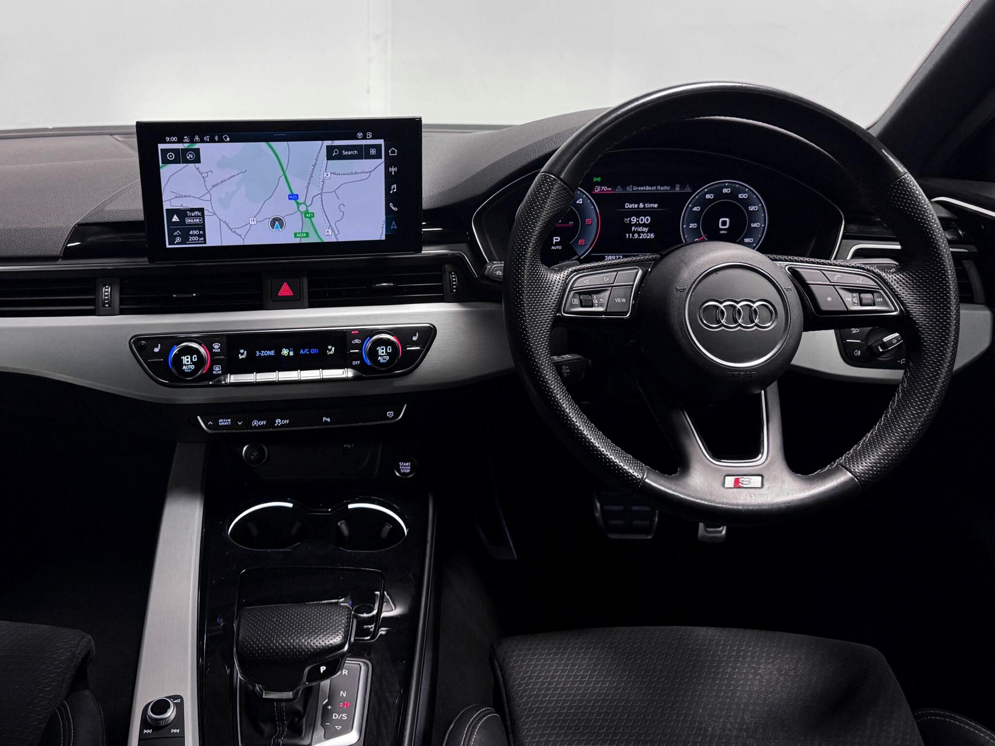 Audi A4 view 14