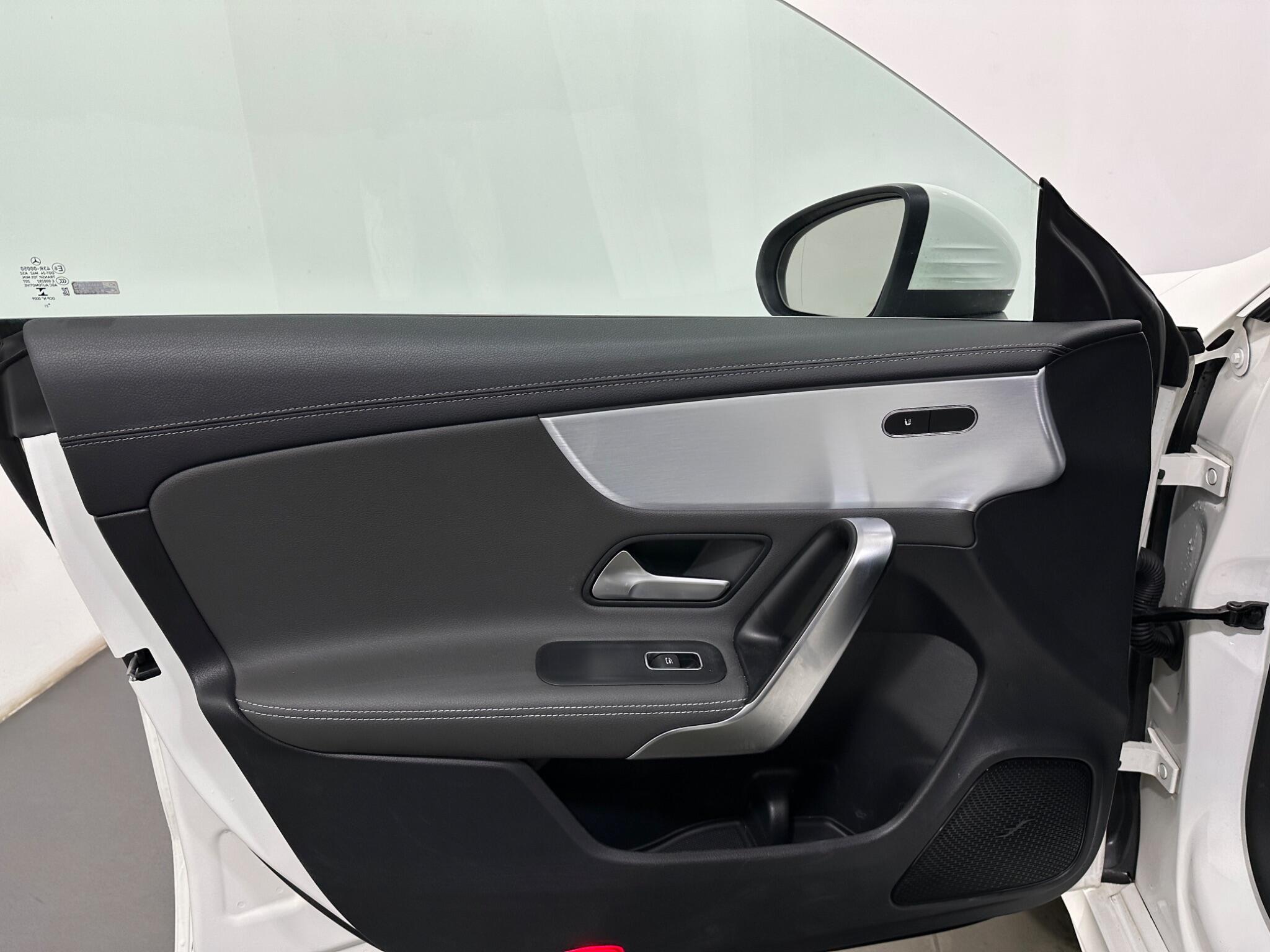 Mercedes-Benz Cla view 39
