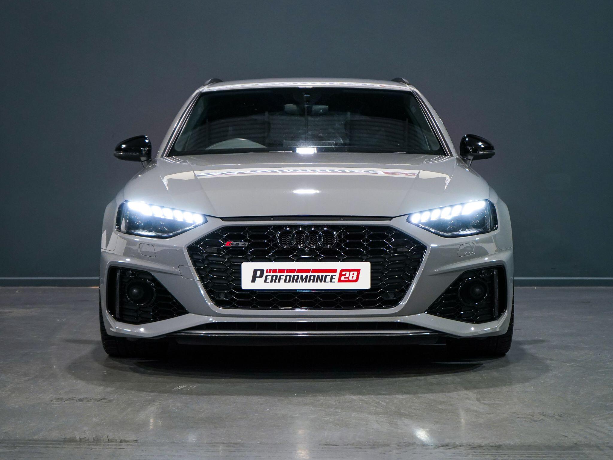 Audi RS4 view 7