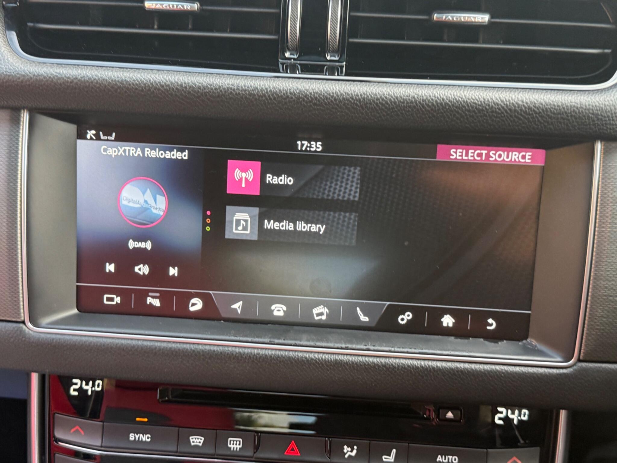 Jaguar XF view 33