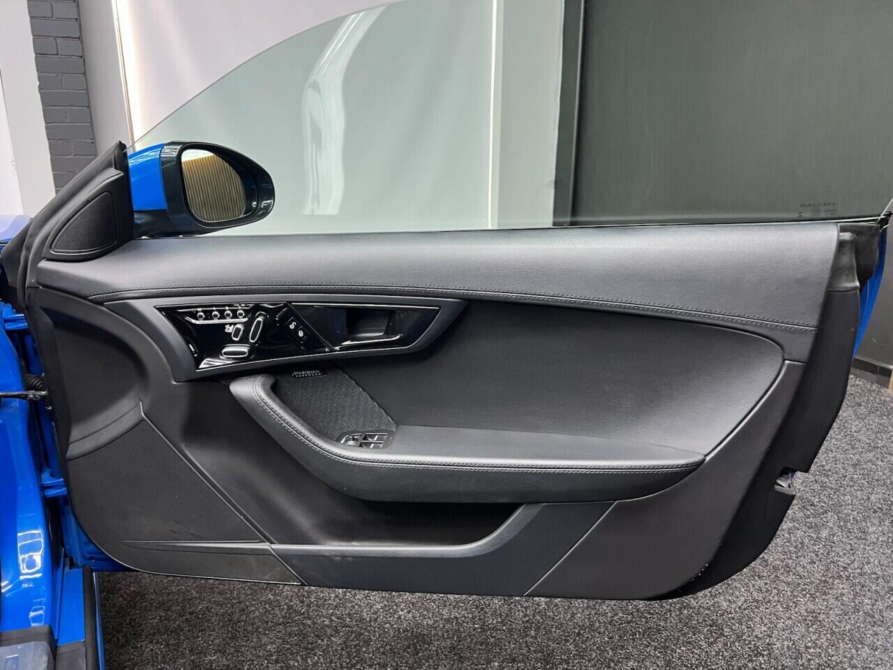 Jaguar F-Type view 34
