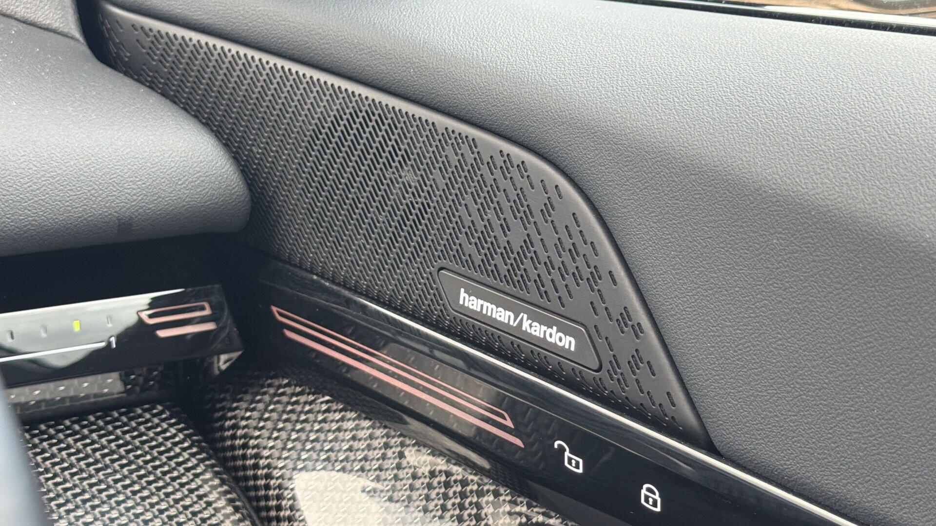 BMW 5 Series view 21