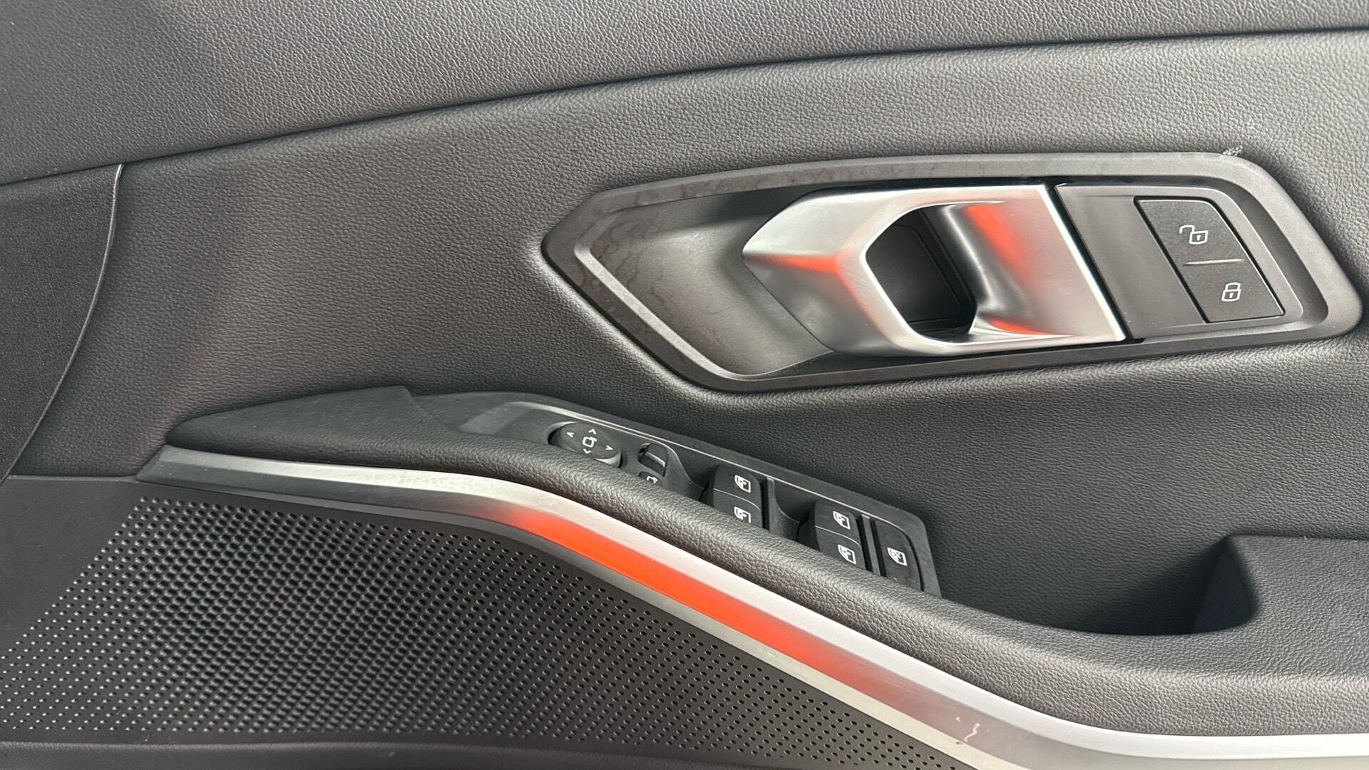 BMW 3 Series view 21