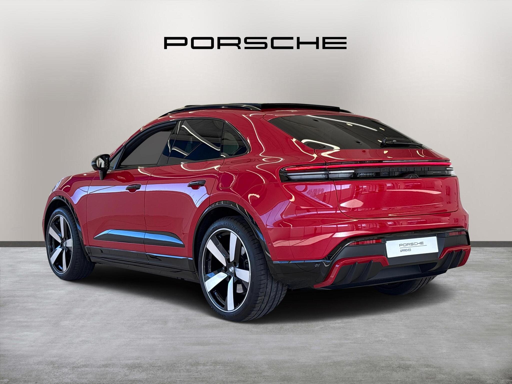 Porsche Macan view 5