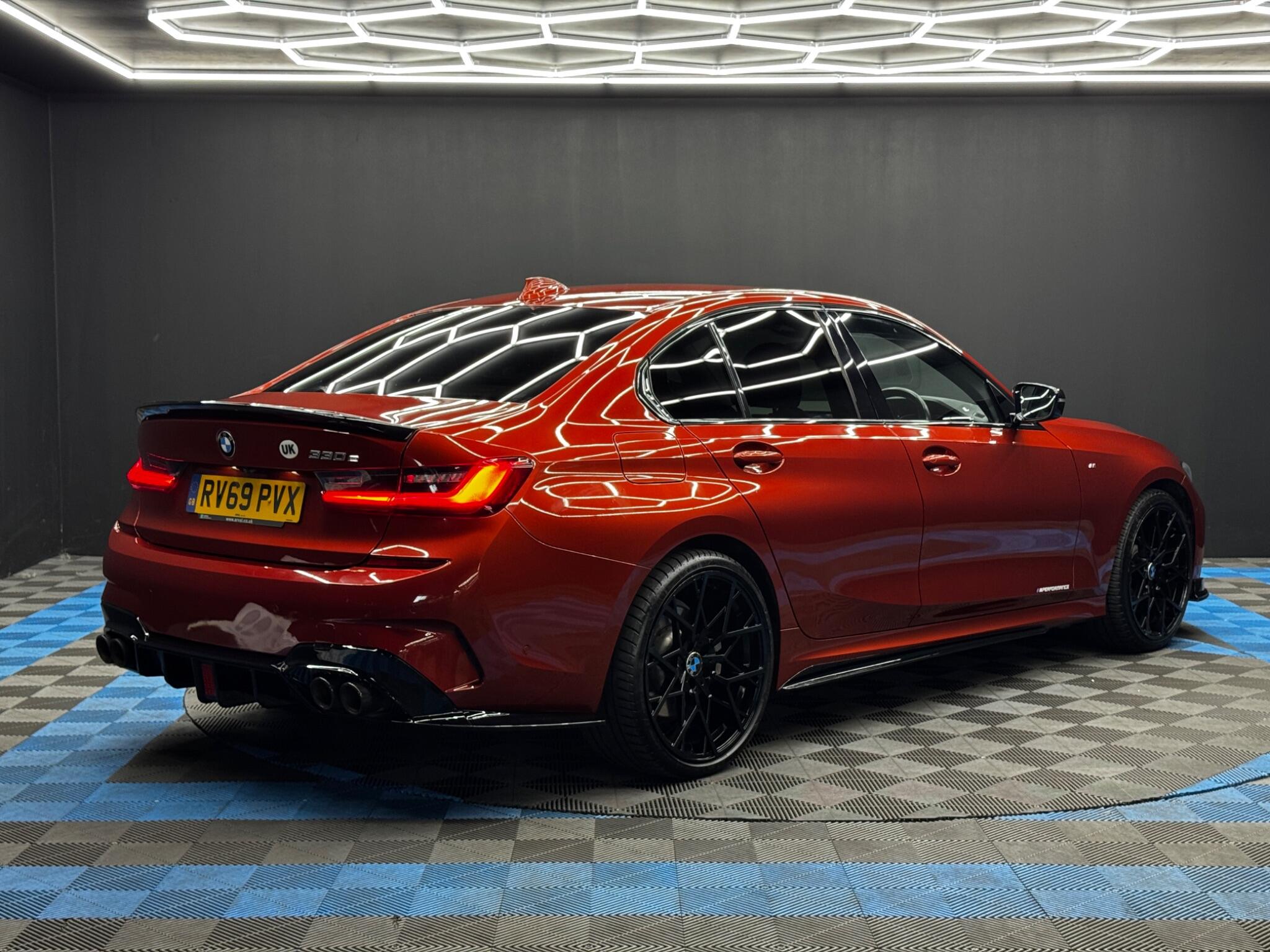 BMW 3 Series view 5