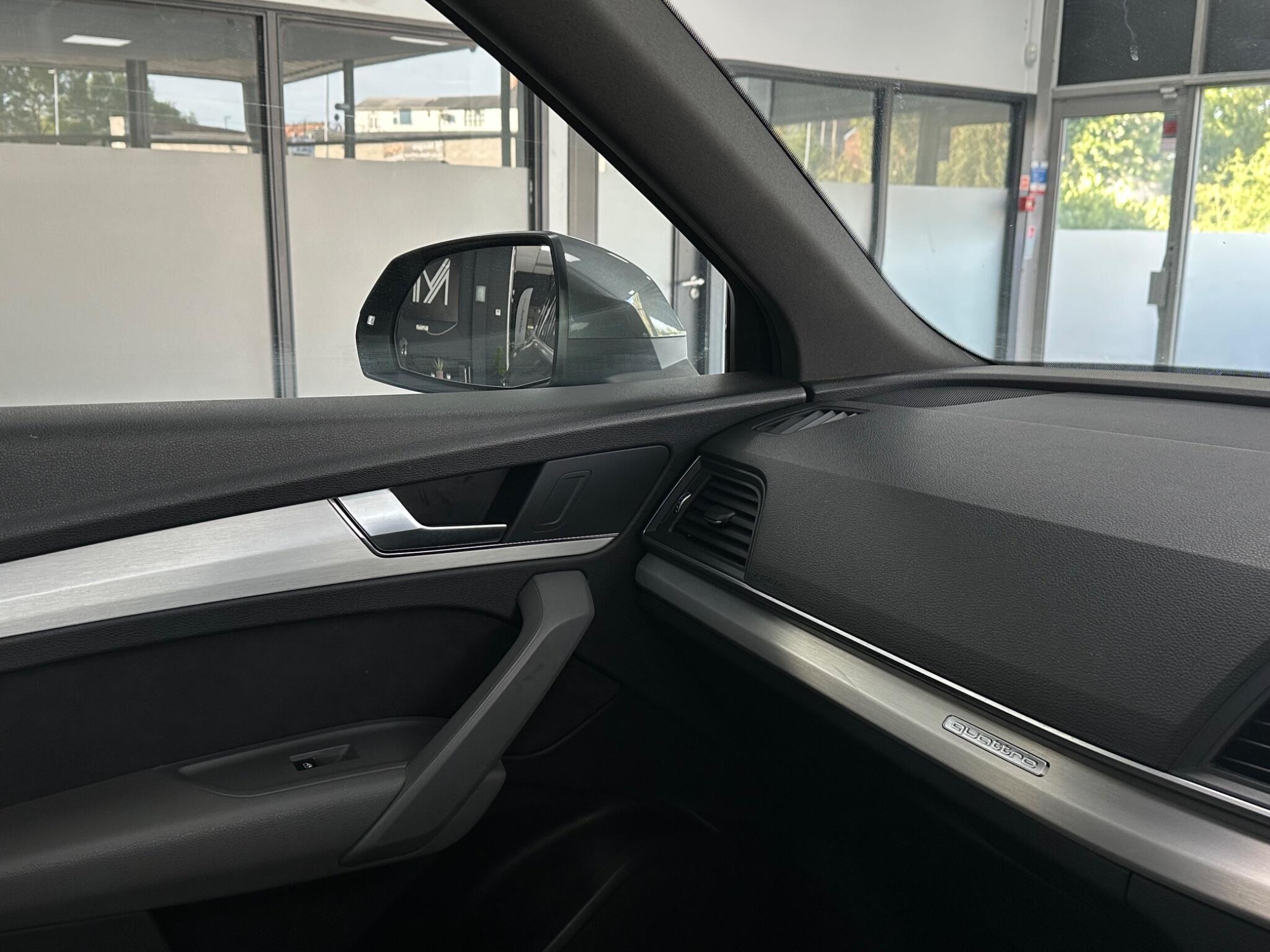 Audi Q5 view 34