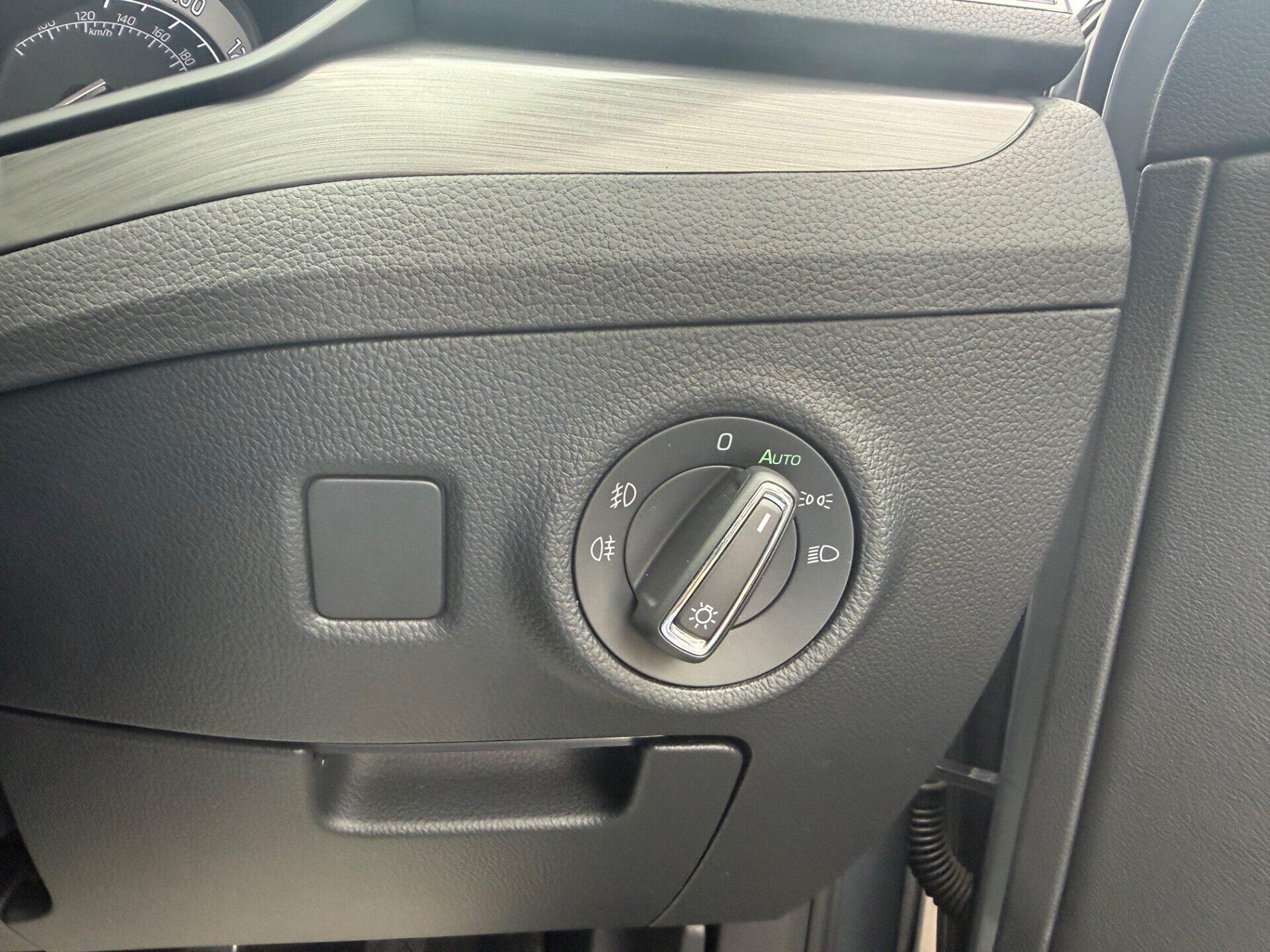 Skoda Superb view 34