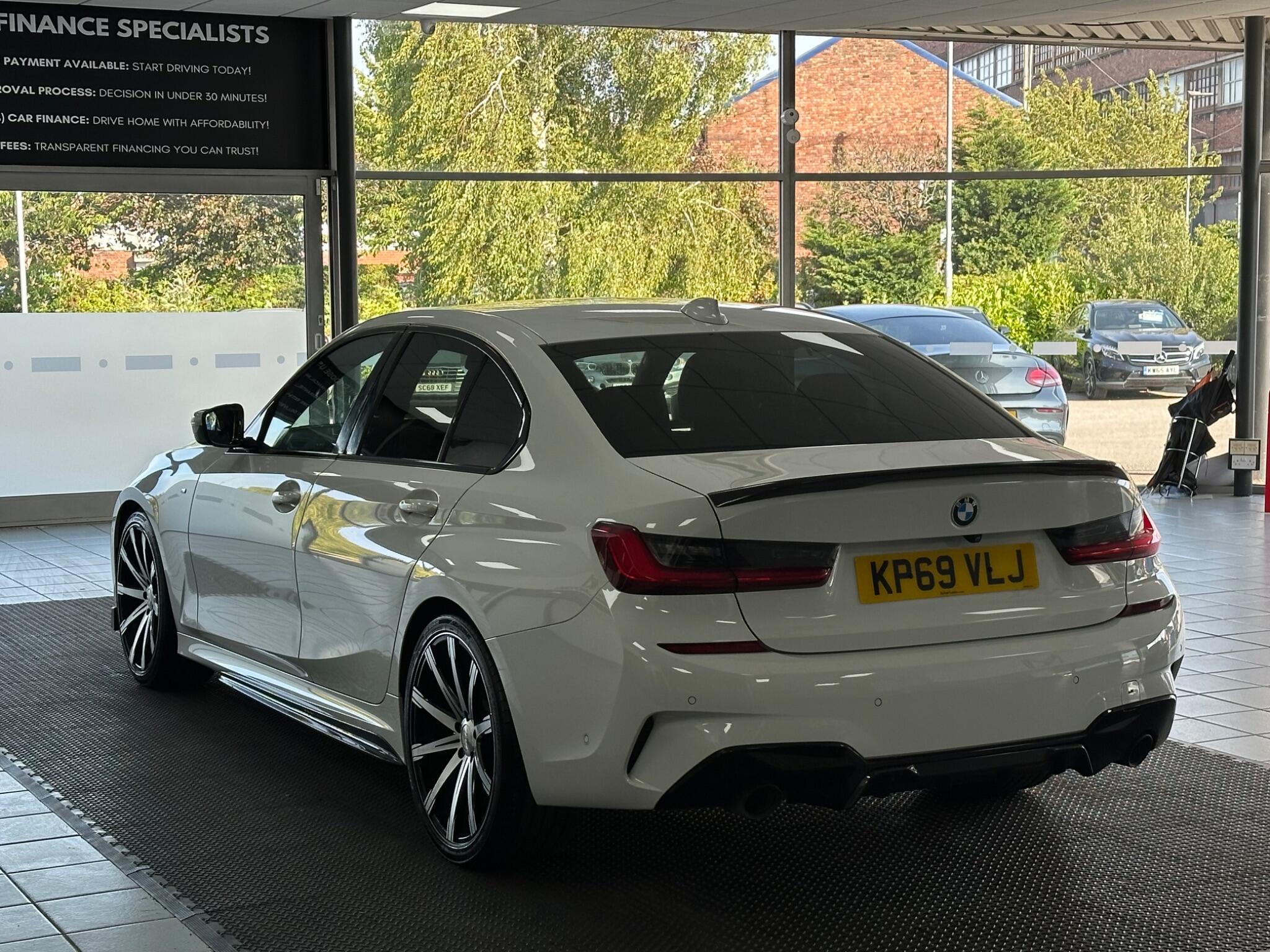 BMW 3 Series view 10