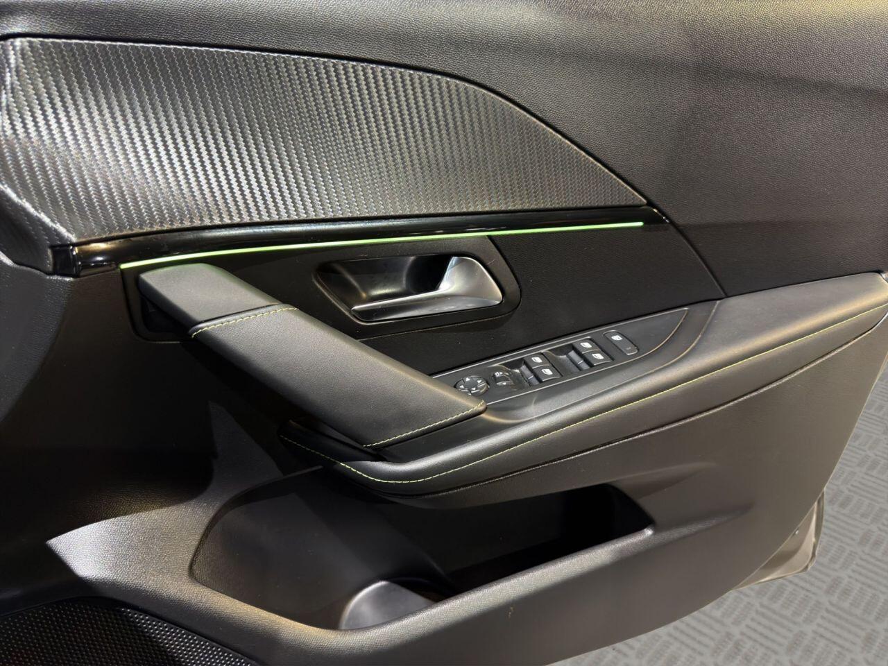 Peugeot 208 view 10