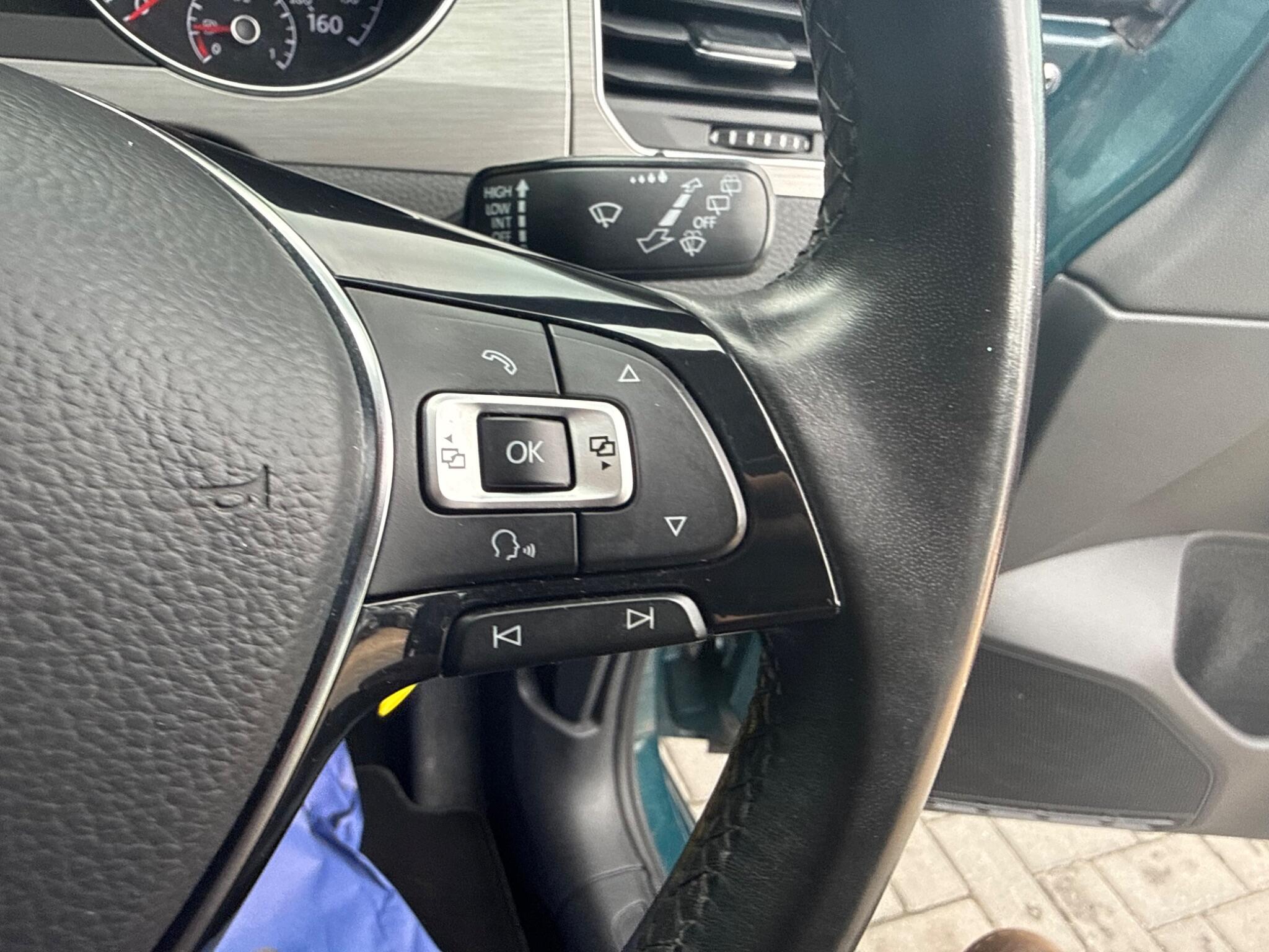 Volkswagen Golf Sportsvan view 24