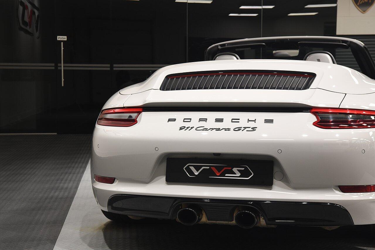 Porsche 911 view 41