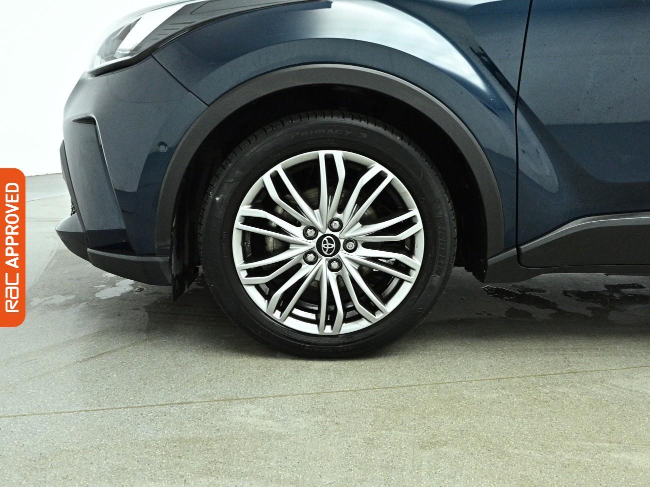 Toyota C-HR view 28