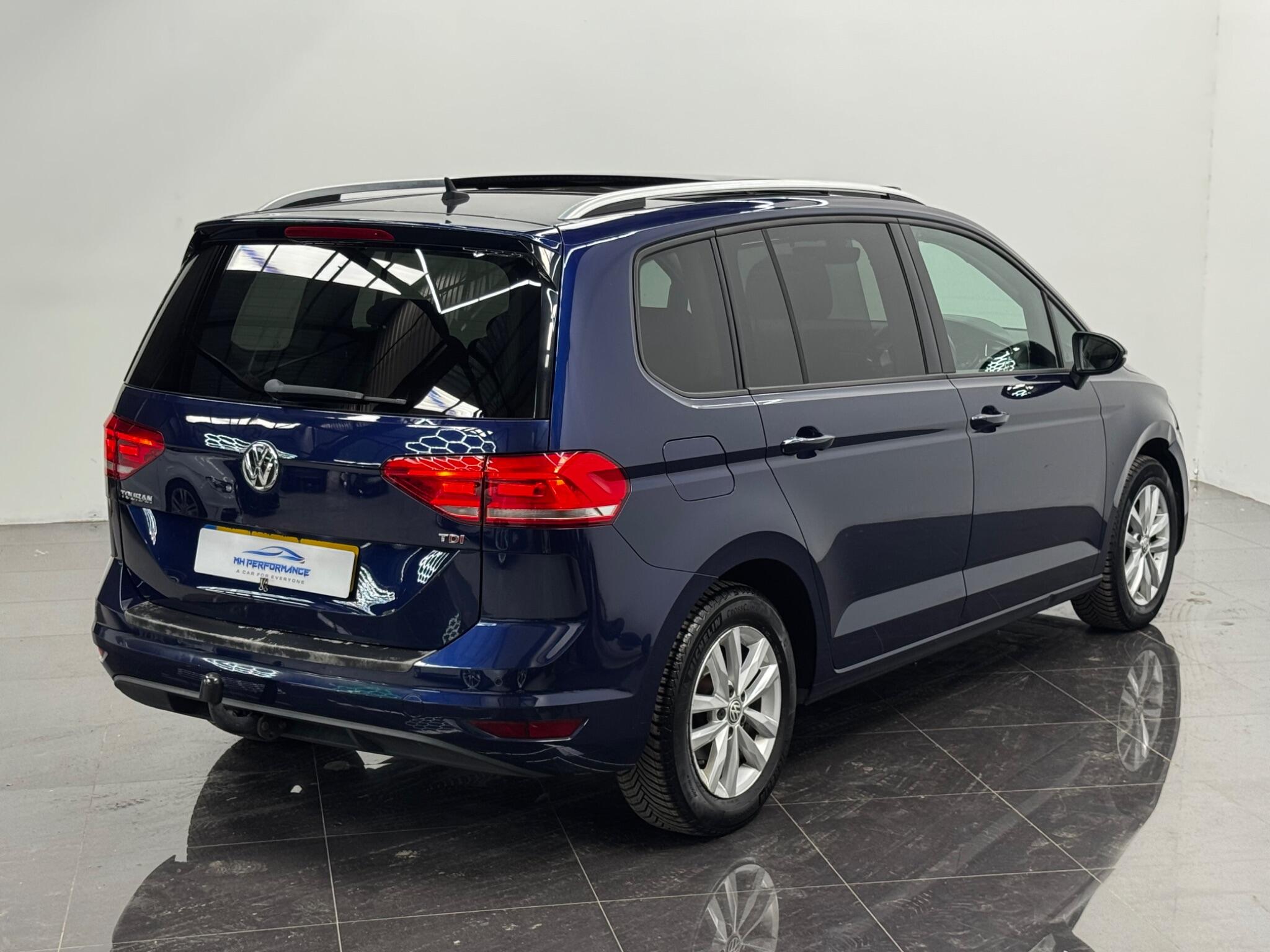 Volkswagen Touran view 39